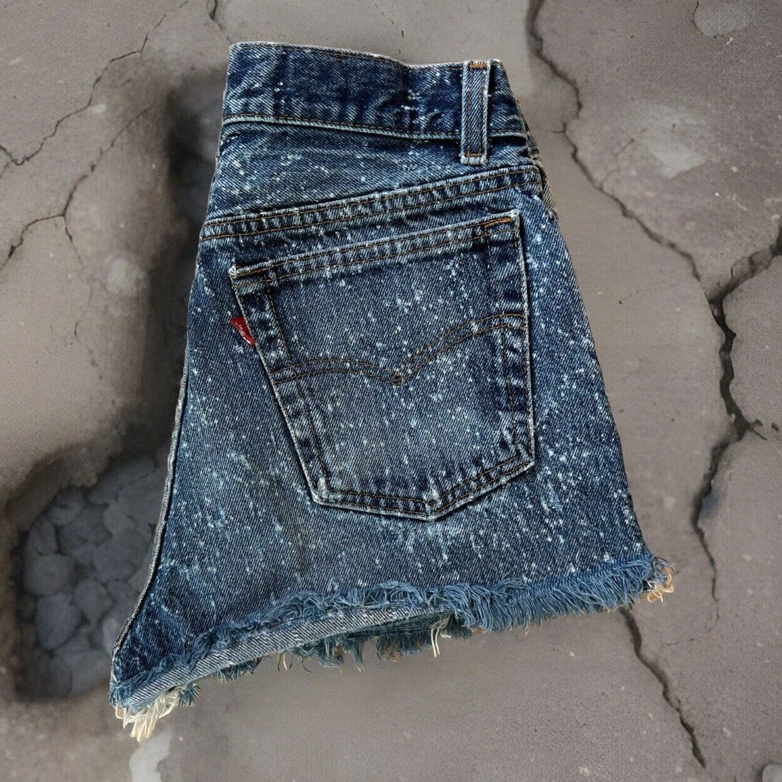 Levi's × Vintage Vintage Levis 501 Shorts W 26 Blue 80s Denim Made in USA Size 26" / US 2 / IT 38 - 1 Thumbnail