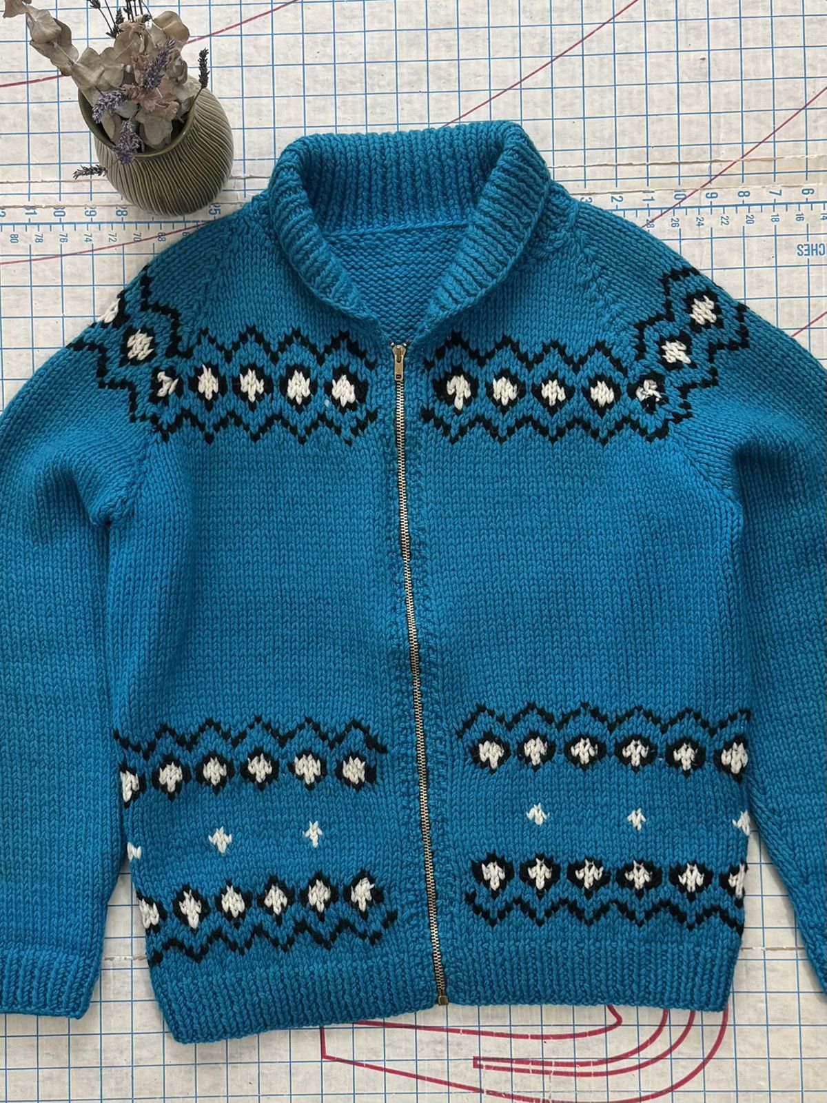 Vintage Vintage 60’s Patterned Cowichan Sweater Talon Zip Fits Med Size US M / EU 48-50 / 2 - 3 Thumbnail