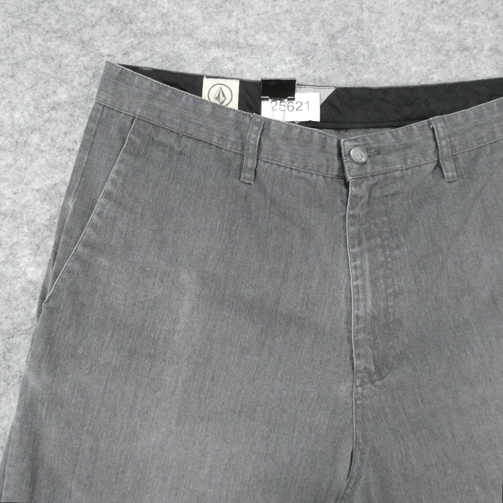 Volcom Volcom Mens Shorts 36 Chino Flat Front Gray Casual Skater Surfer Size US 36 / EU 52 - 2 Thumbnail