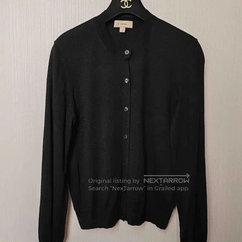 Burberry Burberry Black Wool Women's Knitted Sweater. Size M / US 6-8 / IT 42-44 - 1 Thumbnail