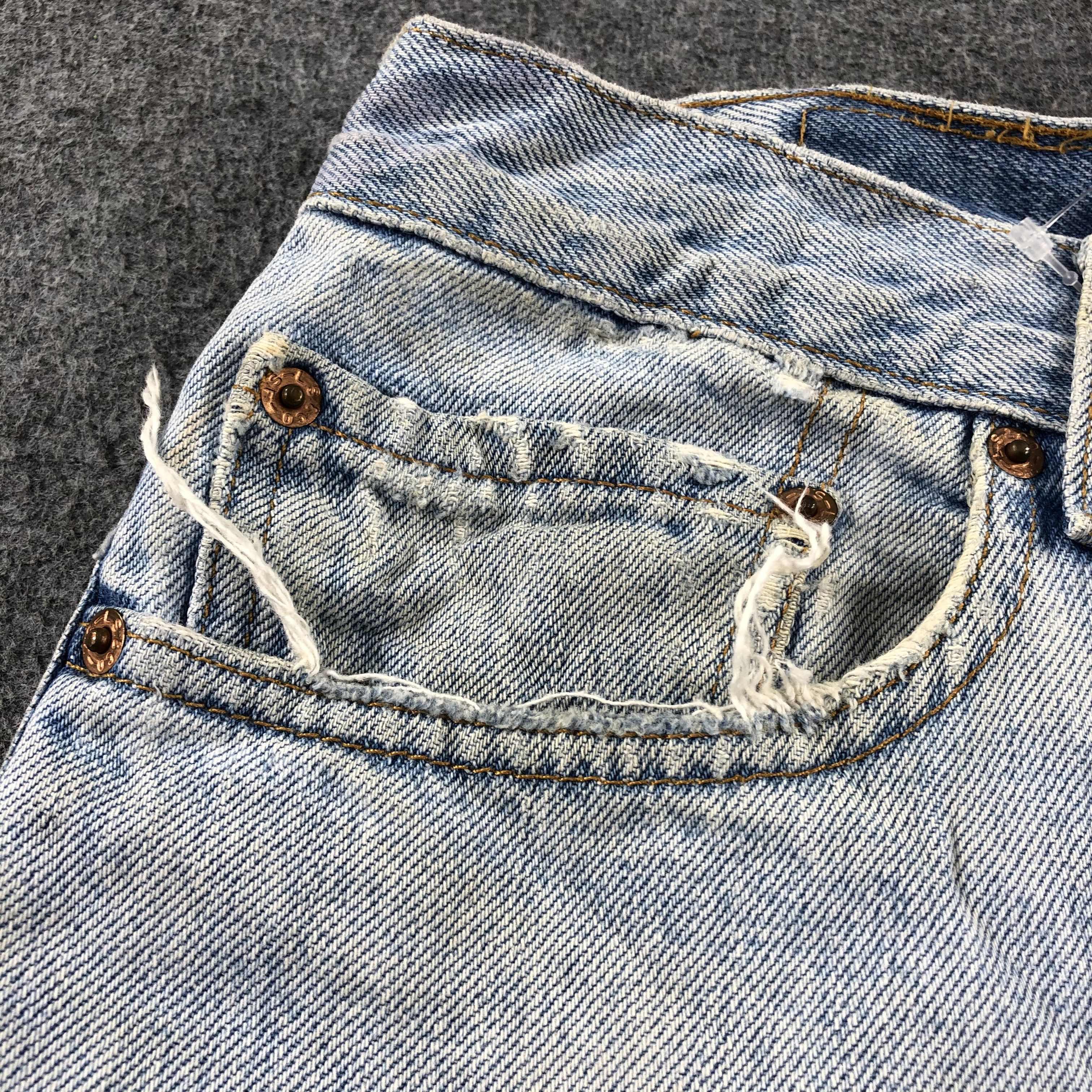 Levi's Vintage 90s Light Wash Levis 505 Jeans-J2606 Size US 32 / EU 48 - 10 Thumbnail