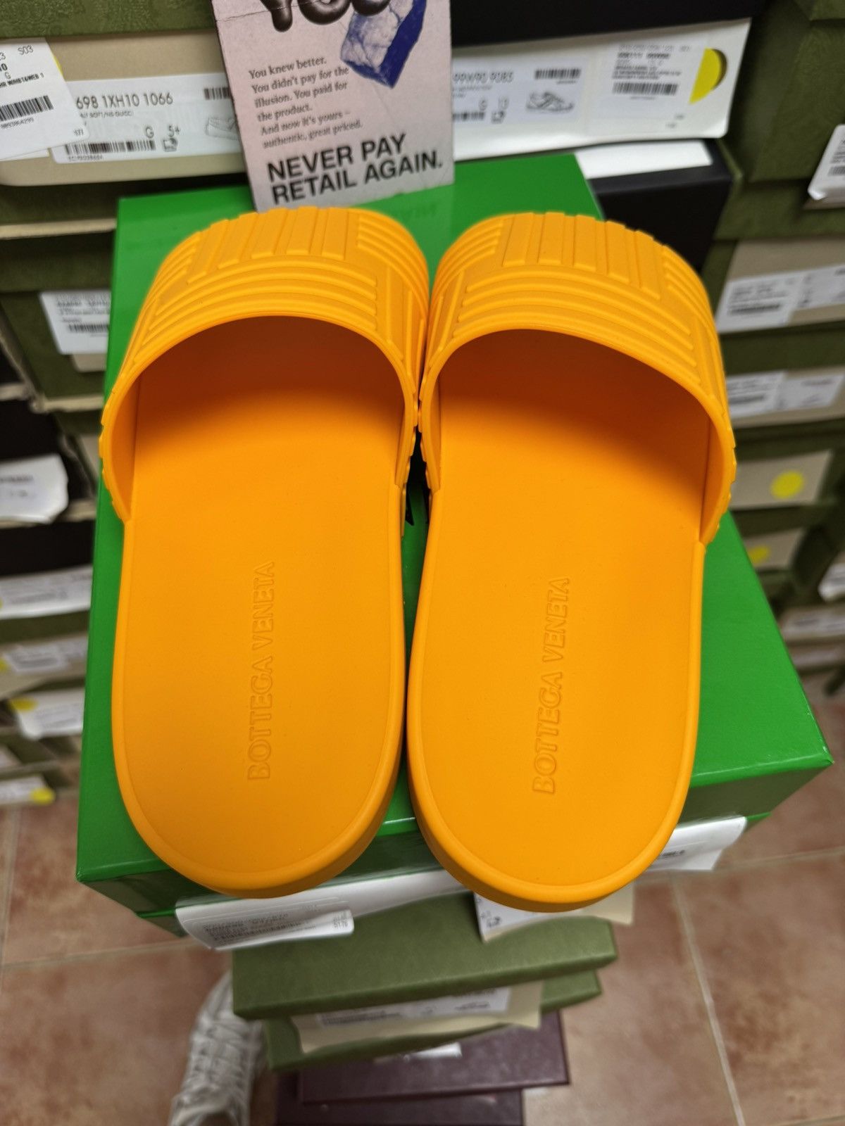 Bottega Veneta Bottega Veneta Embossed Rubber Slides Size US 8 / EU 41 - 4 Thumbnail