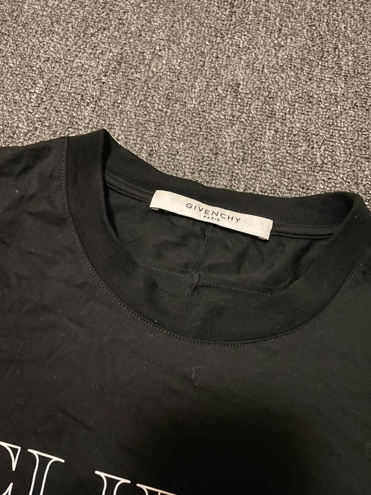 Givenchy Givenchy short-sleeve T-shirt. Size US S / EU 44-46 / 1 - 2 Thumbnail