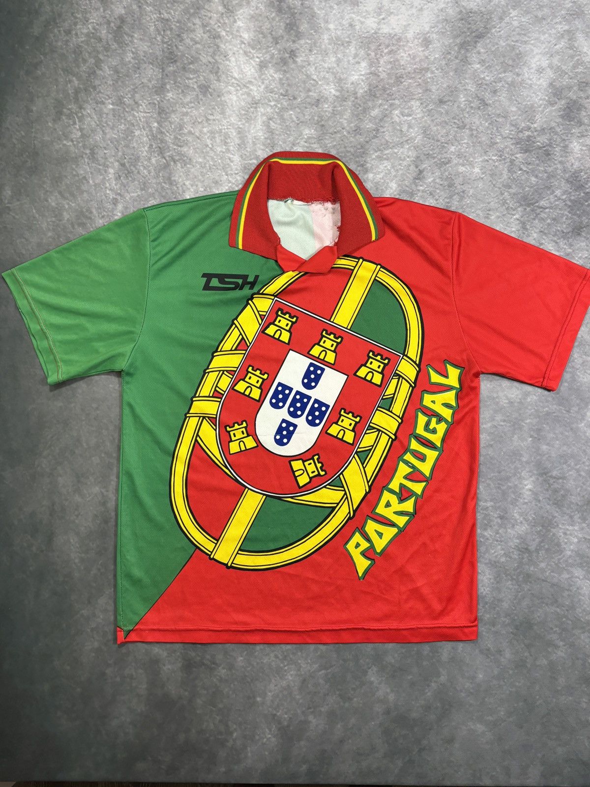 Vintage Vintage Portugal Soccer Jersey Collar All Over Print 2000s S Size US M / EU 48-50 / 2 - 1 Thumbnail