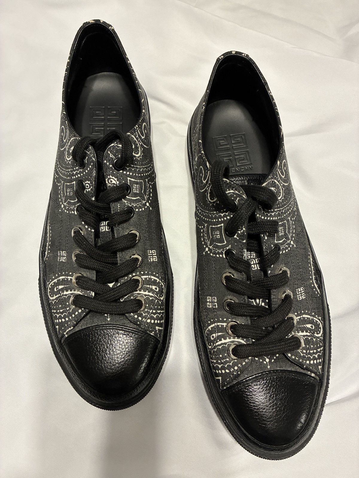 Givenchy Givenchy City leather trimmed Bandana print low top Size US 11 / EU 44 - 1 Thumbnail
