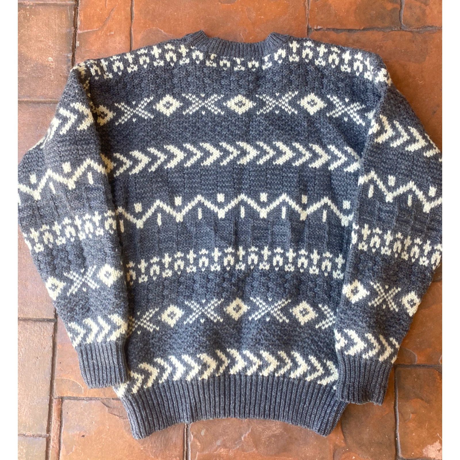 Gap VINTAGE GAP Wool Heavy Knit Geometric Aztec Gray Sweater M Men Pullover 90s Geometric Proof? Size US M / EU 48-50 / 2 - 3 Thumbnail