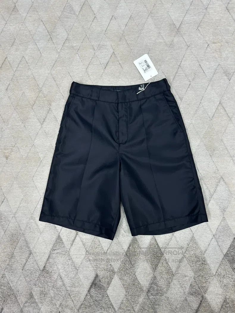 Valentino Valentino Nylon shorts Size US 32 / EU 48 - 1 Thumbnail