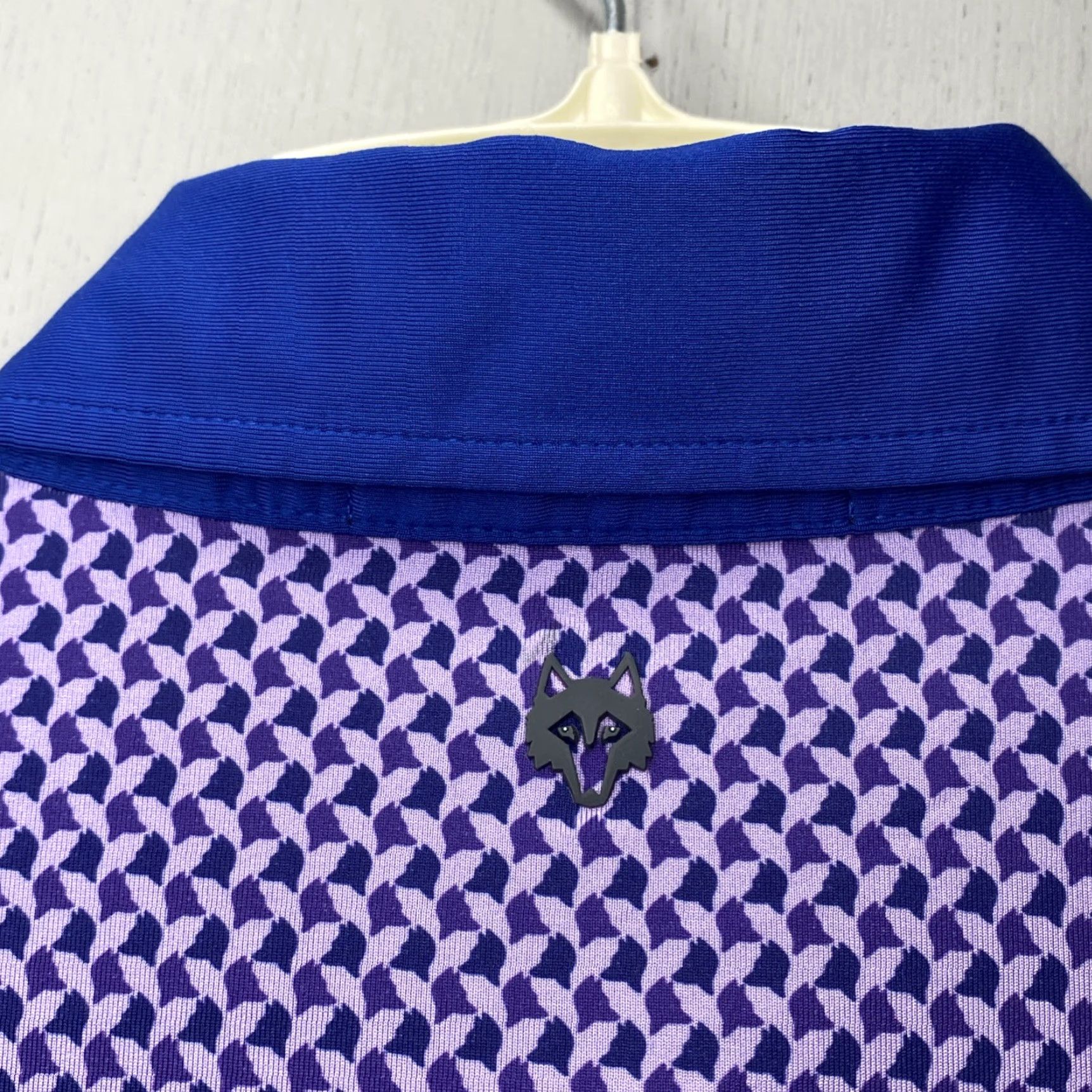 Vintage Greyson Den Of Thieves Golf Polo Shirt Wolf Print Men’s Small Purple Green 21x30 Size US S / EU 44-46 / 1 - 7 Thumbnail
