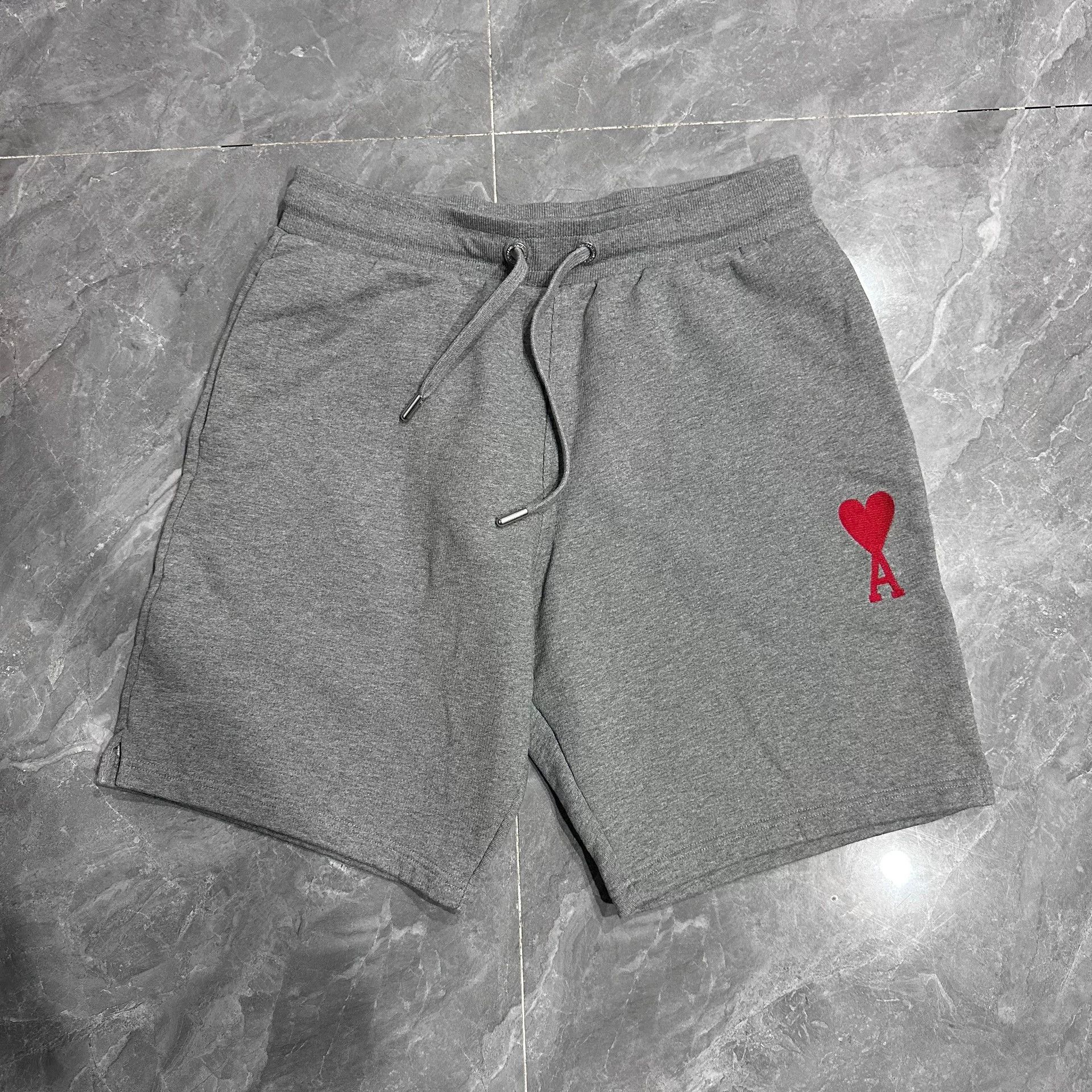 AMI AMI PARIS Gray Heart Embroidered Shorts Size US 30 / EU 46 - 1 Thumbnail
