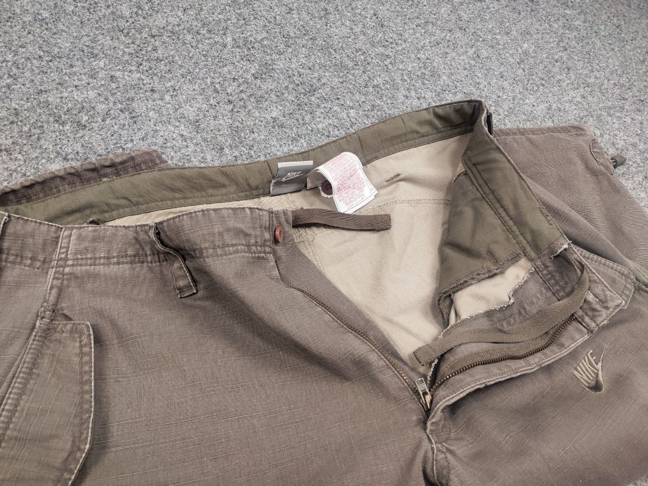 Nike Vintage Nike Cargo Canvas Baggy Beige Logo Shorts Y2K Style Size US 34 / EU 50 - 14 Thumbnail