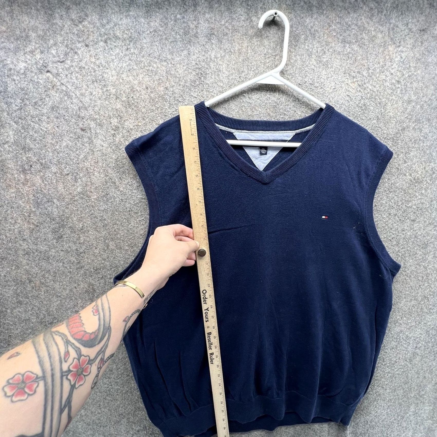 Tommy Hilfiger Tommy Hilfiger Sweater Vest Mens 2XL Blue Cotton Modal V-Neck Sleeveless Knit Vest Casual Knit Shirt Mens XXL Navy Logo Size US XXL / EU 58 / 5 - 4 Thumbnail