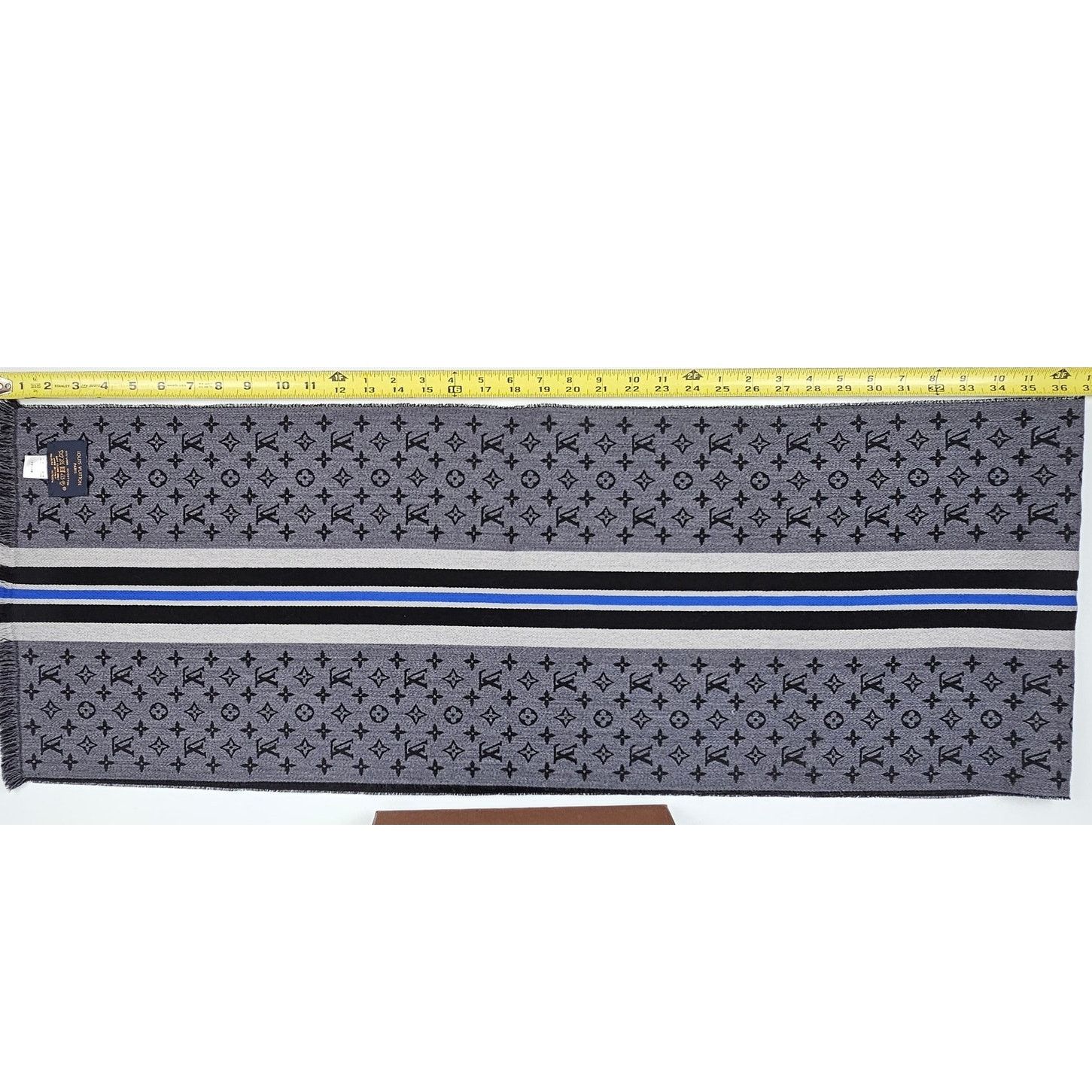 Louis Vuitton Louis Vuitton Wool Scarf in black with a stripe design Size ONE SIZE - 7 Thumbnail