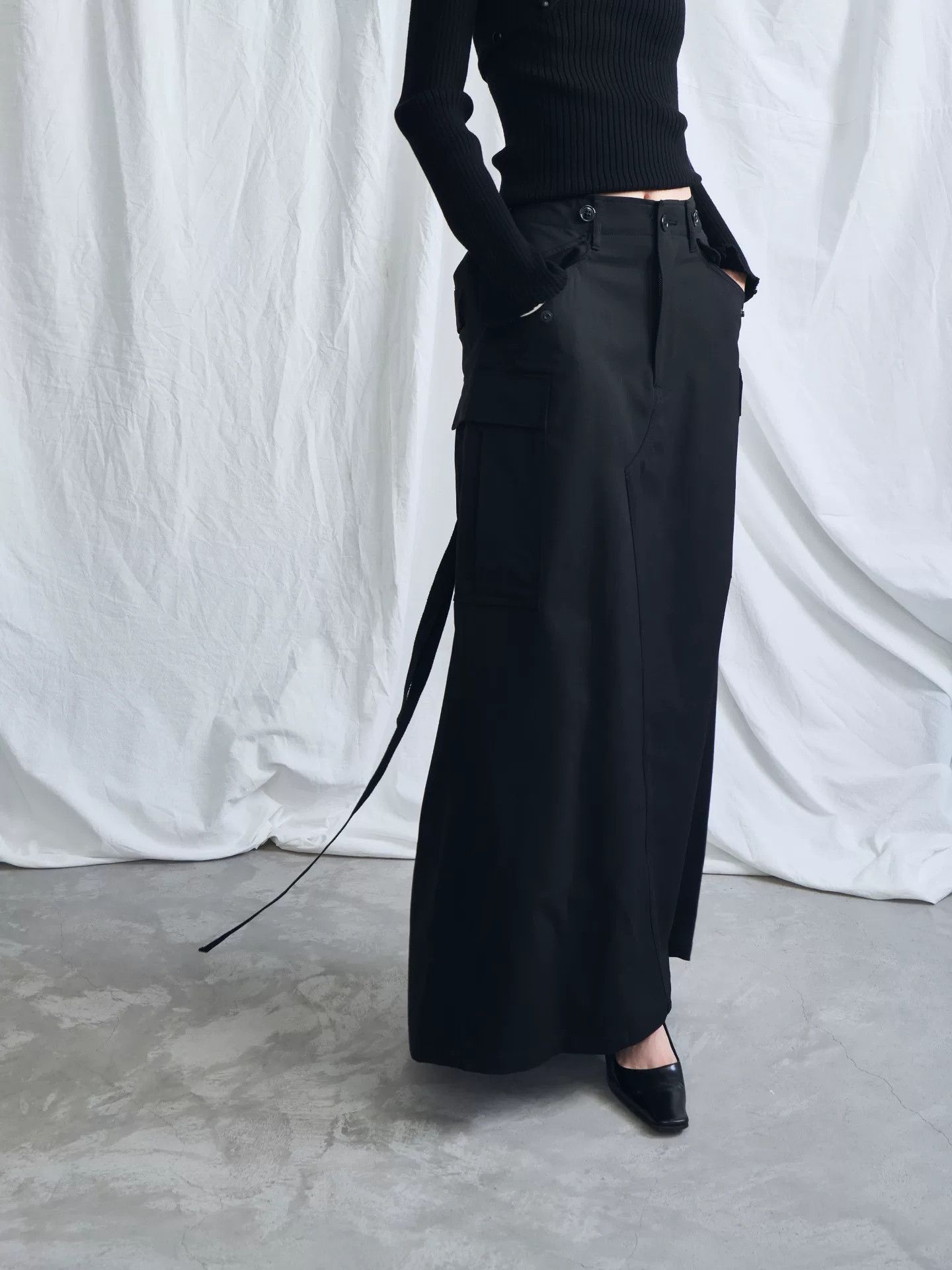 Junya Watanabe junya watanabe black structural work skirt Size 26" / US 2 / IT 38 - 1 Thumbnail