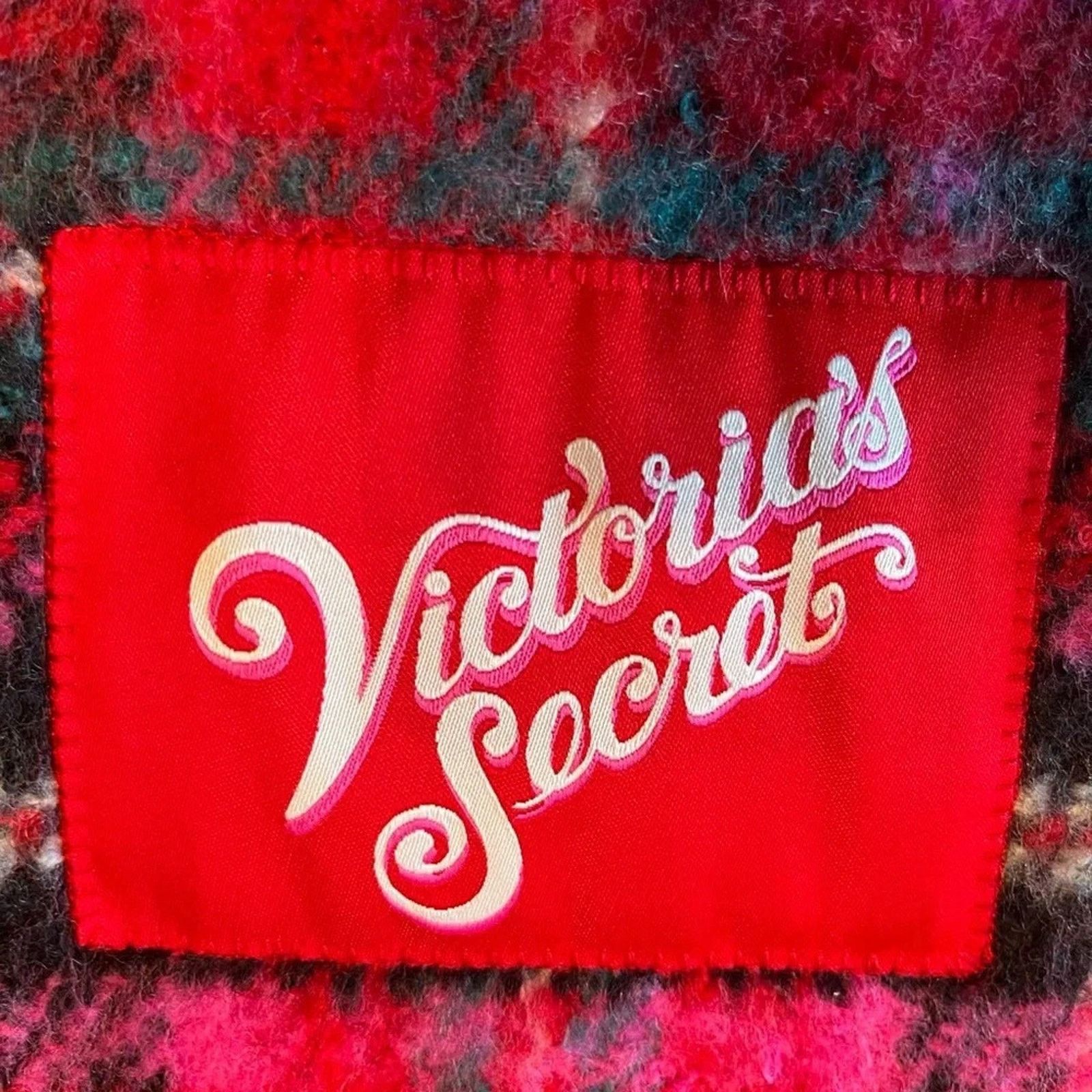 Victoria's Secret Victoria’s Secret scarf, new with tags Size ONE SIZE - 2 Thumbnail
