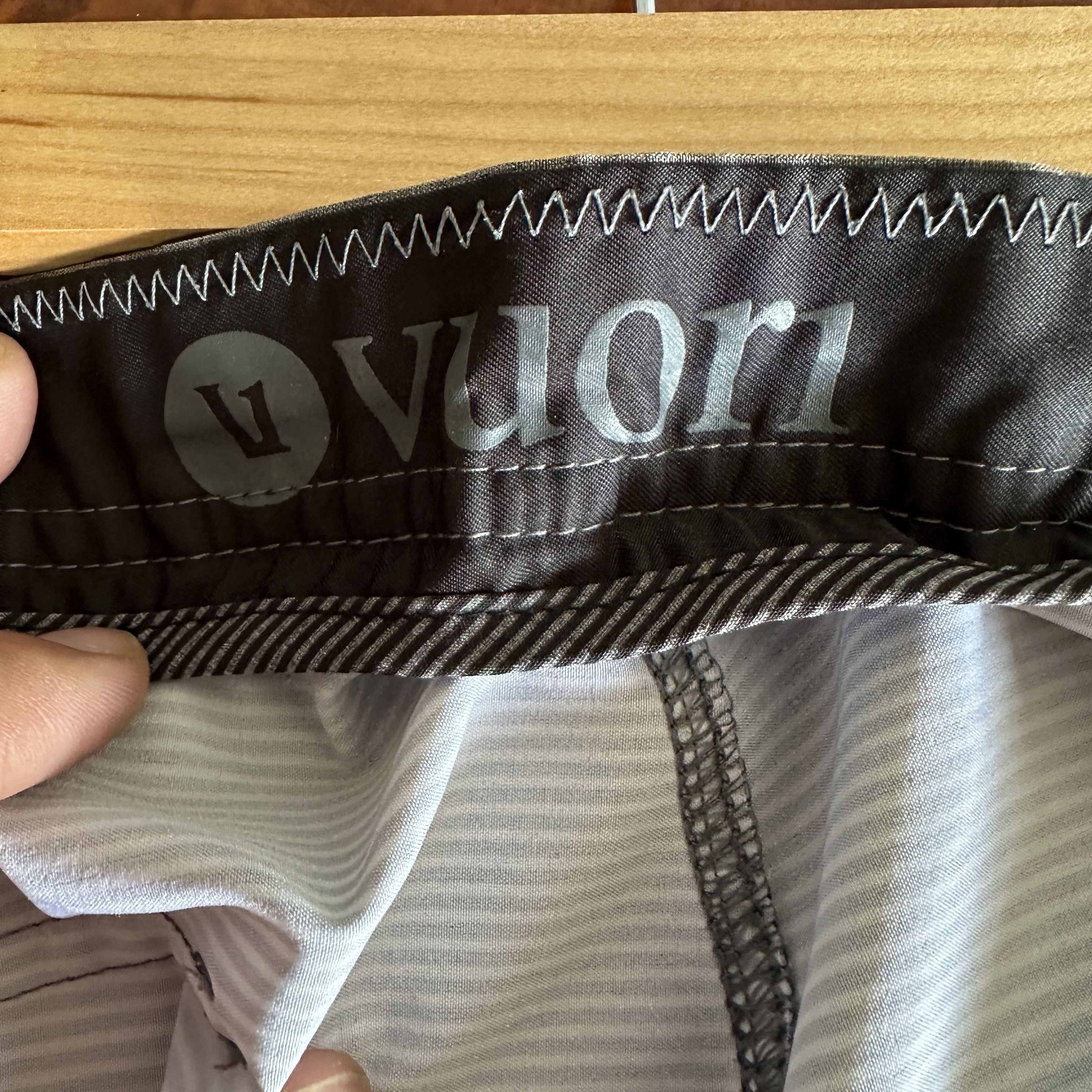 Vuori Vuori Cruise Board Shorts 38 Gray Striped Swim Trunks V314 Size US 38 / EU 54 - 11 Thumbnail