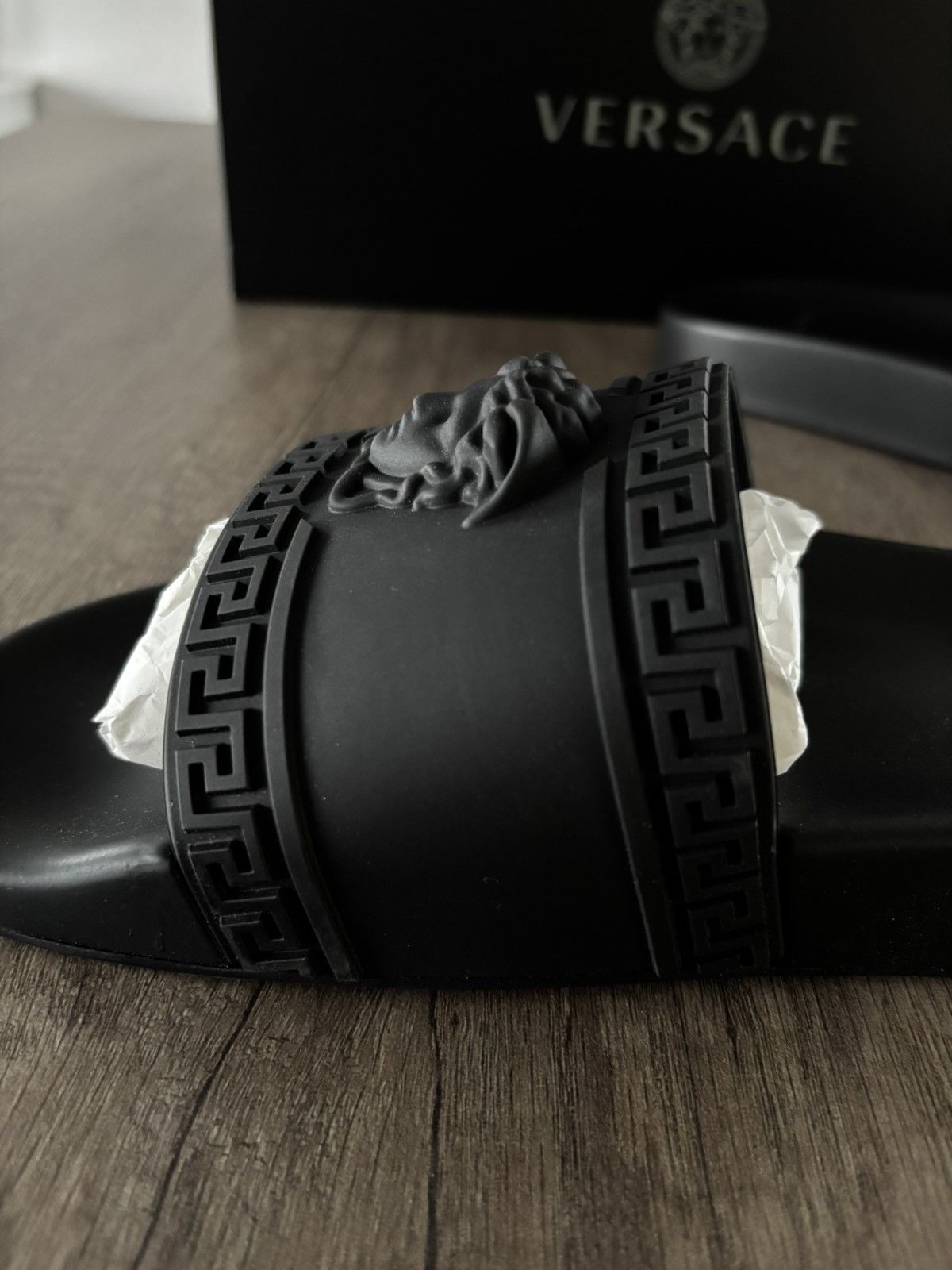 Versace Versace Palazzo Medusa Pool Slides Black Size 44 Authentic Size US 10 / EU 43 - 12 Thumbnail