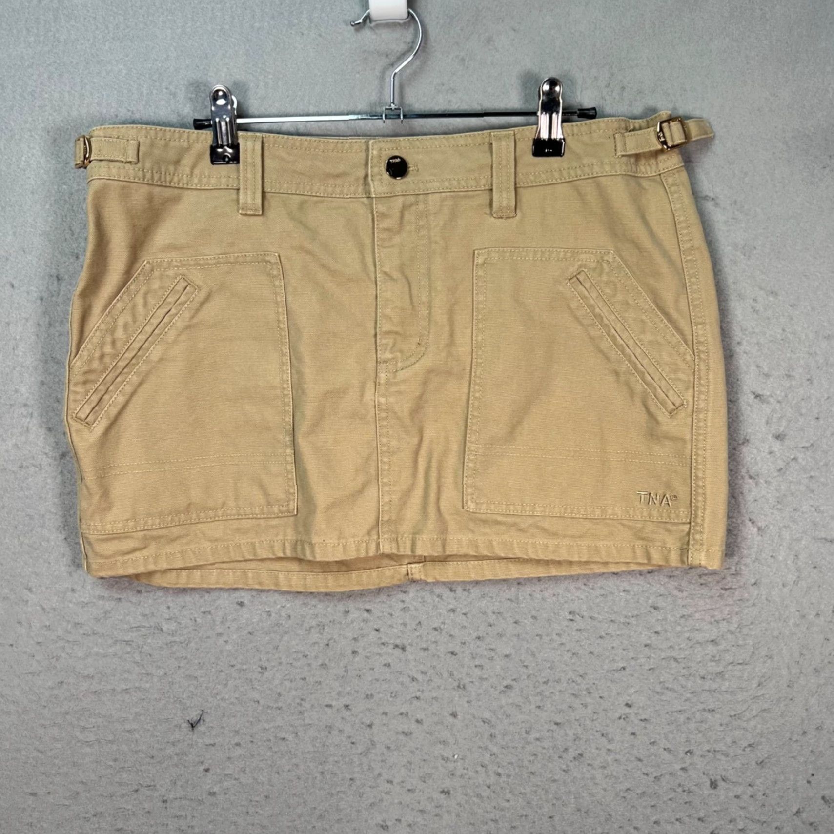 Aritzia Aritzia Skirt Womens 10 Khaki Cotton Mini w/ Pockets Adjustable Waist Vintage? No (Note: Original title did not indicate vintage) Size 32" / US 10 / IT 46 - 2 Thumbnail
