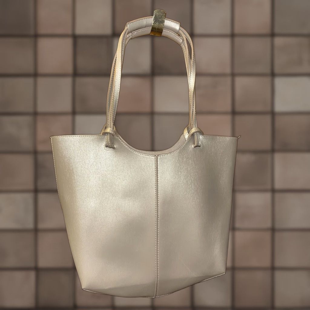 Neiman Marcus Neiman Marcus Leather Tote Bag Large Champagne Gold Lightweight Shoulder Strap Womens Size ONE SIZE - 1 Thumbnail