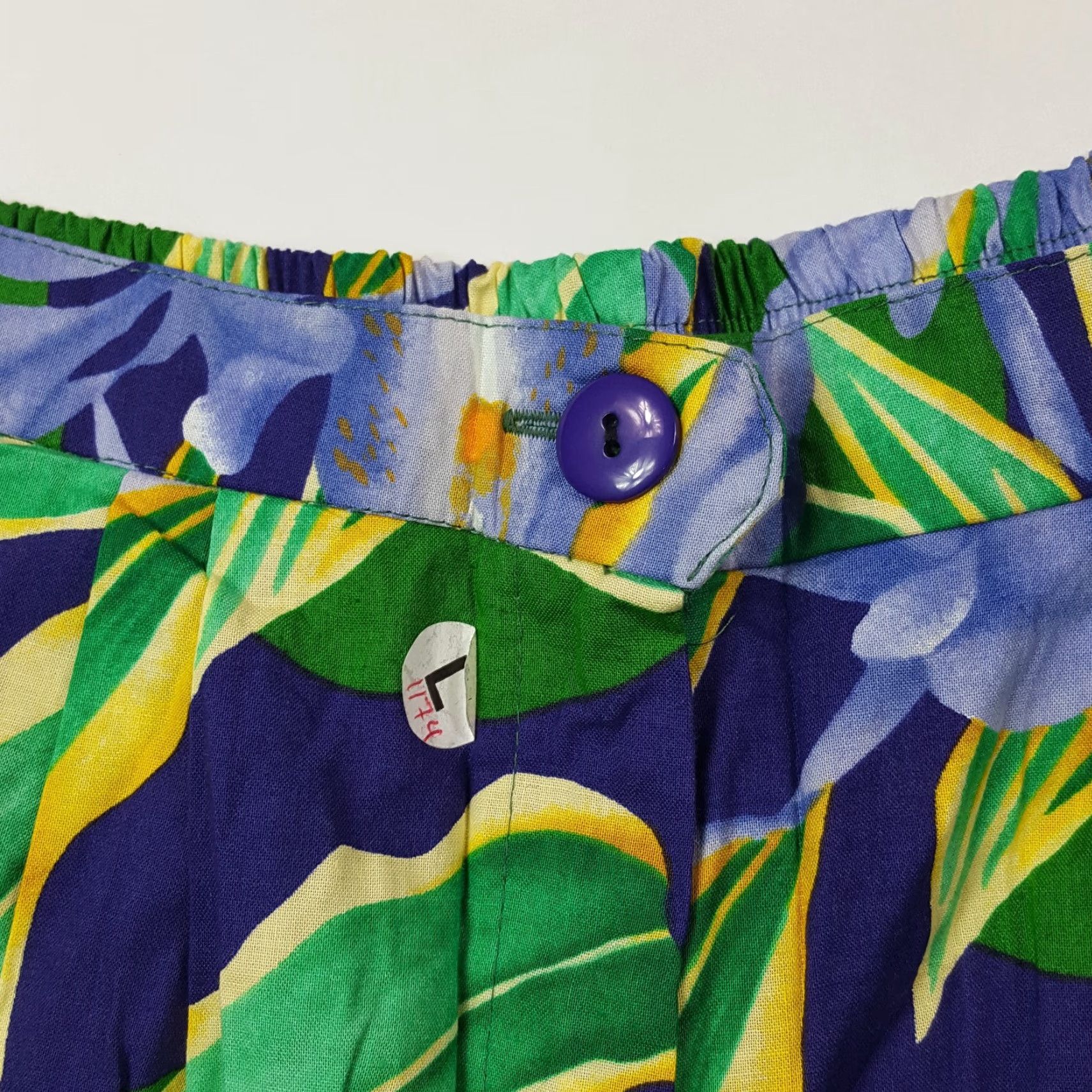 Vintage VINTAGE Infinity Chic Orchid Flower Women's Paper Bag USA Stretch High Waist Outdoor Shorts Size 28" / US 6 / IT 42 - 3 Thumbnail