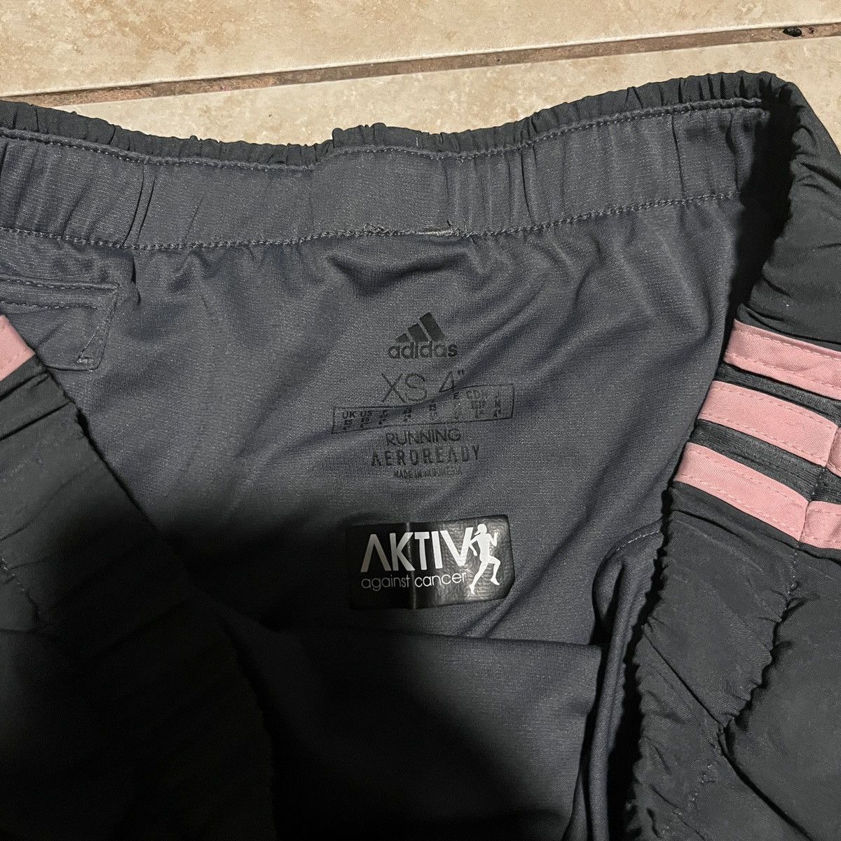 Adidas Adidas Aktiv Against Cancer Running Shorts Size 25" / US 0 / IT 36 - 3 Thumbnail