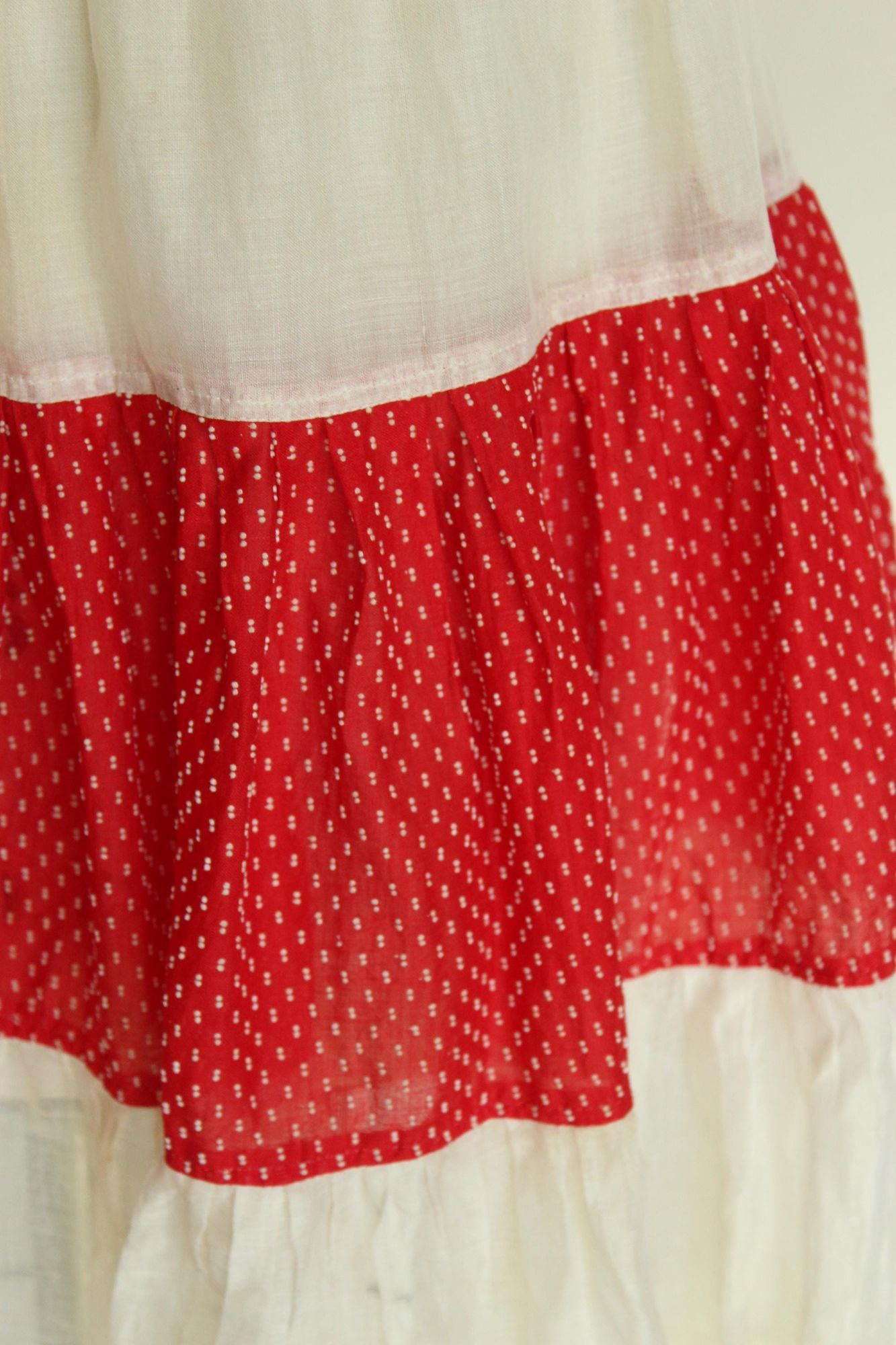 Vintage Vintage 1950s Half Apron, White Cotton Organdy with Red and Size ONE SIZE - 4 Thumbnail