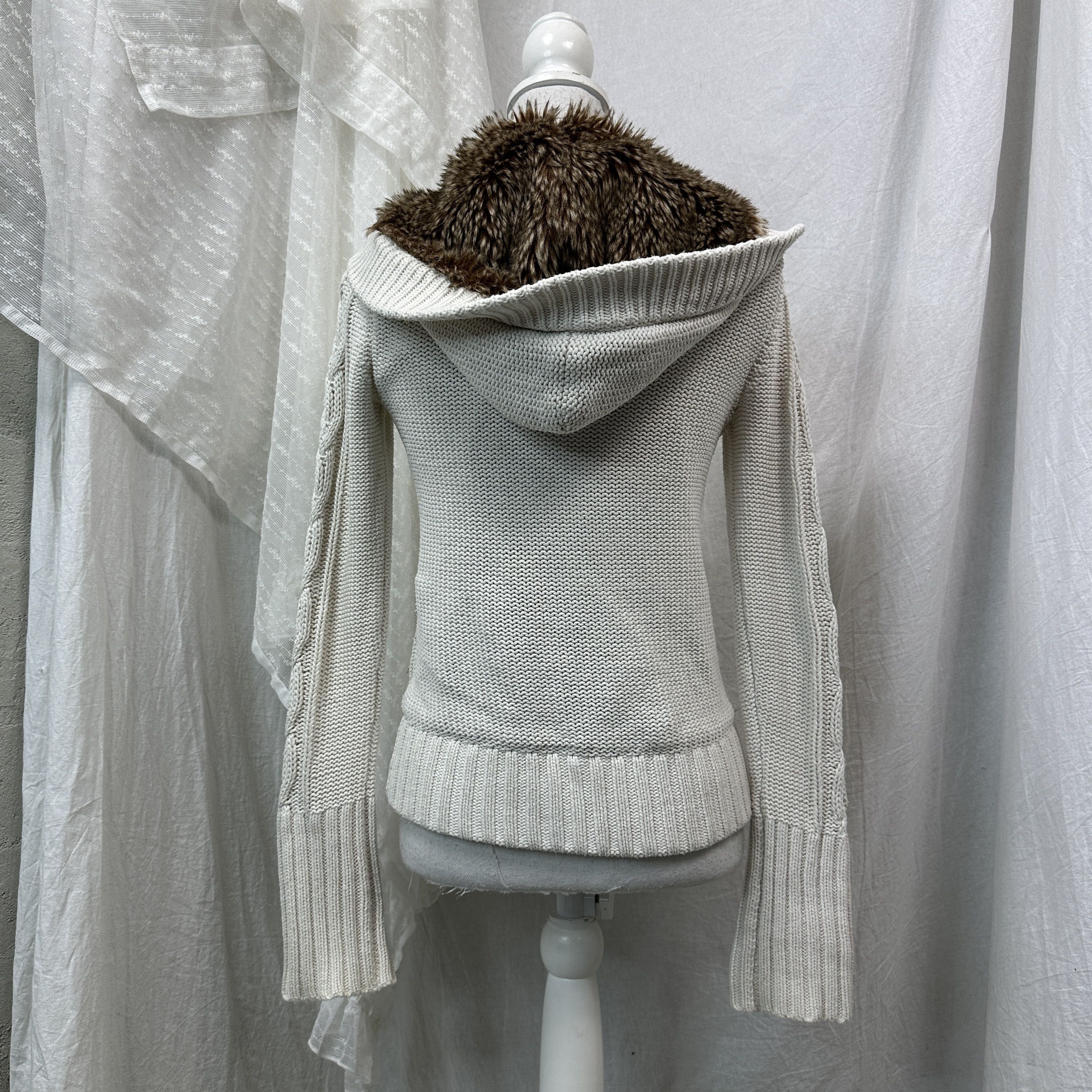 Vintage Vintage Avant Garde Cable Knit Faux Fur Sweater 00s Size S / US 4 / IT 40 - 7 Thumbnail