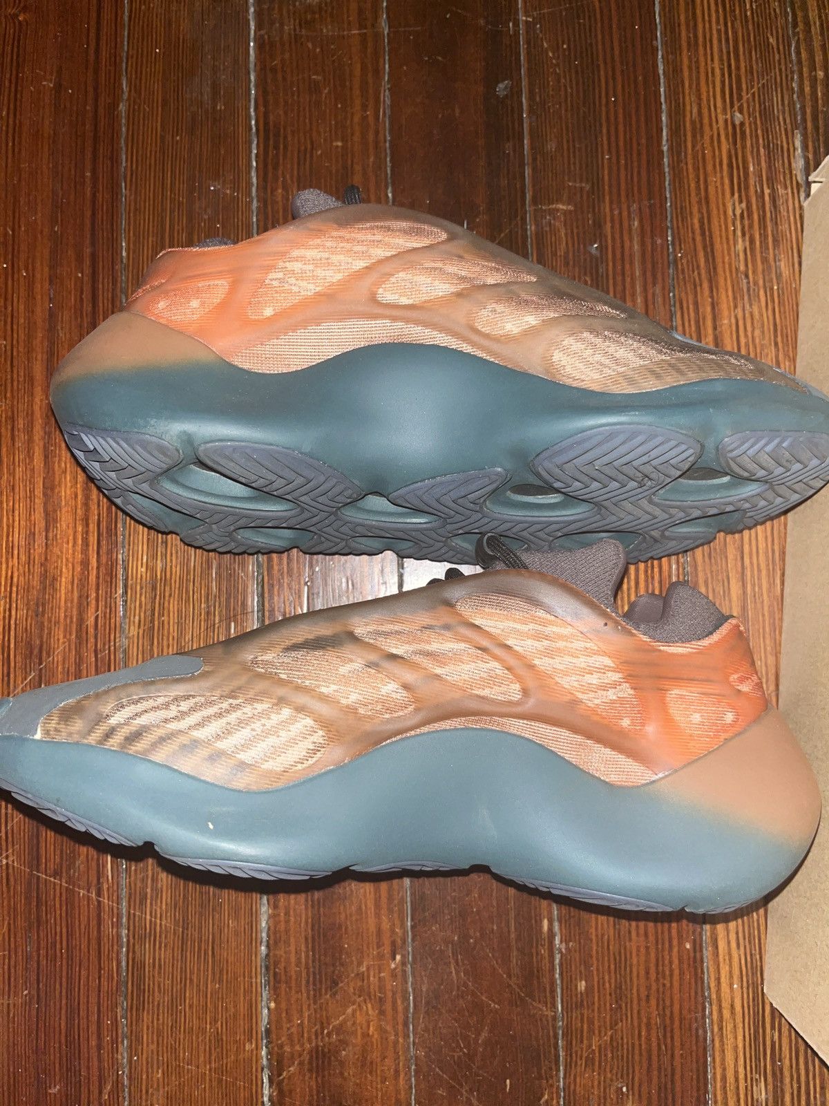Adidas Yeezy 700 V3 copper fade Size US 6 / IT 36 - 1 Thumbnail