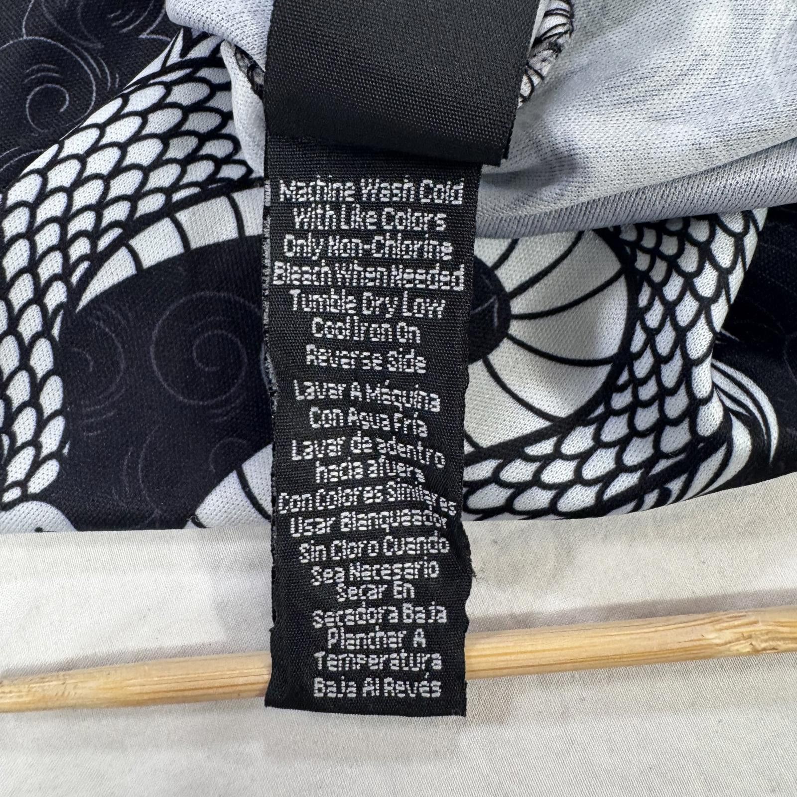 Other Fresh Prints of Tokyo Clothing Dragon's Mens Shirt Medium Size US M / EU 48-50 / 2 - 9 Thumbnail