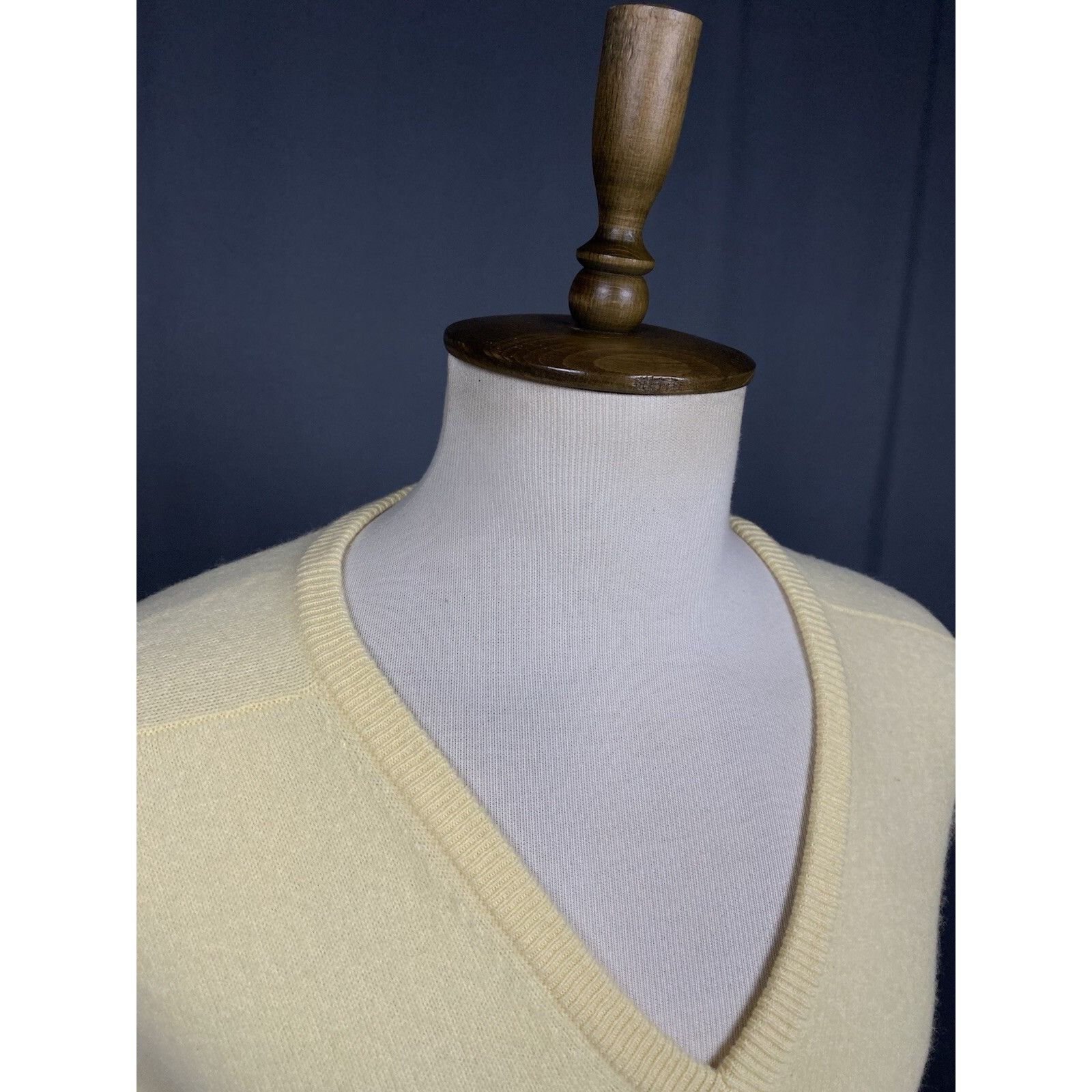 Burberry Burberry Big Logo Vintage Men's Yellow Wool V-Neck Sweater S Size US M / EU 48-50 / 2 - 6 Thumbnail