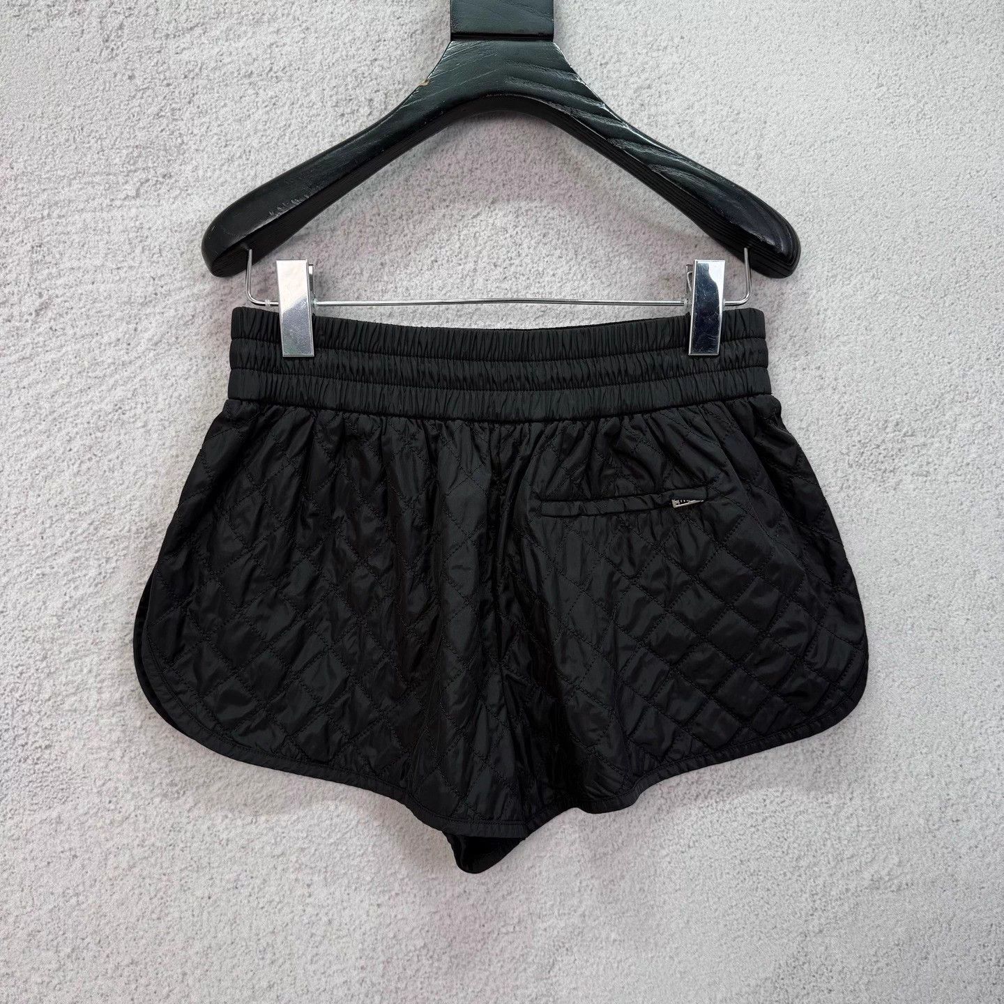 Chanel Chanel Black Quilted Pearl Drawstring Elastic Waist Short Size 28" / US 6 / IT 42 - 2 Thumbnail