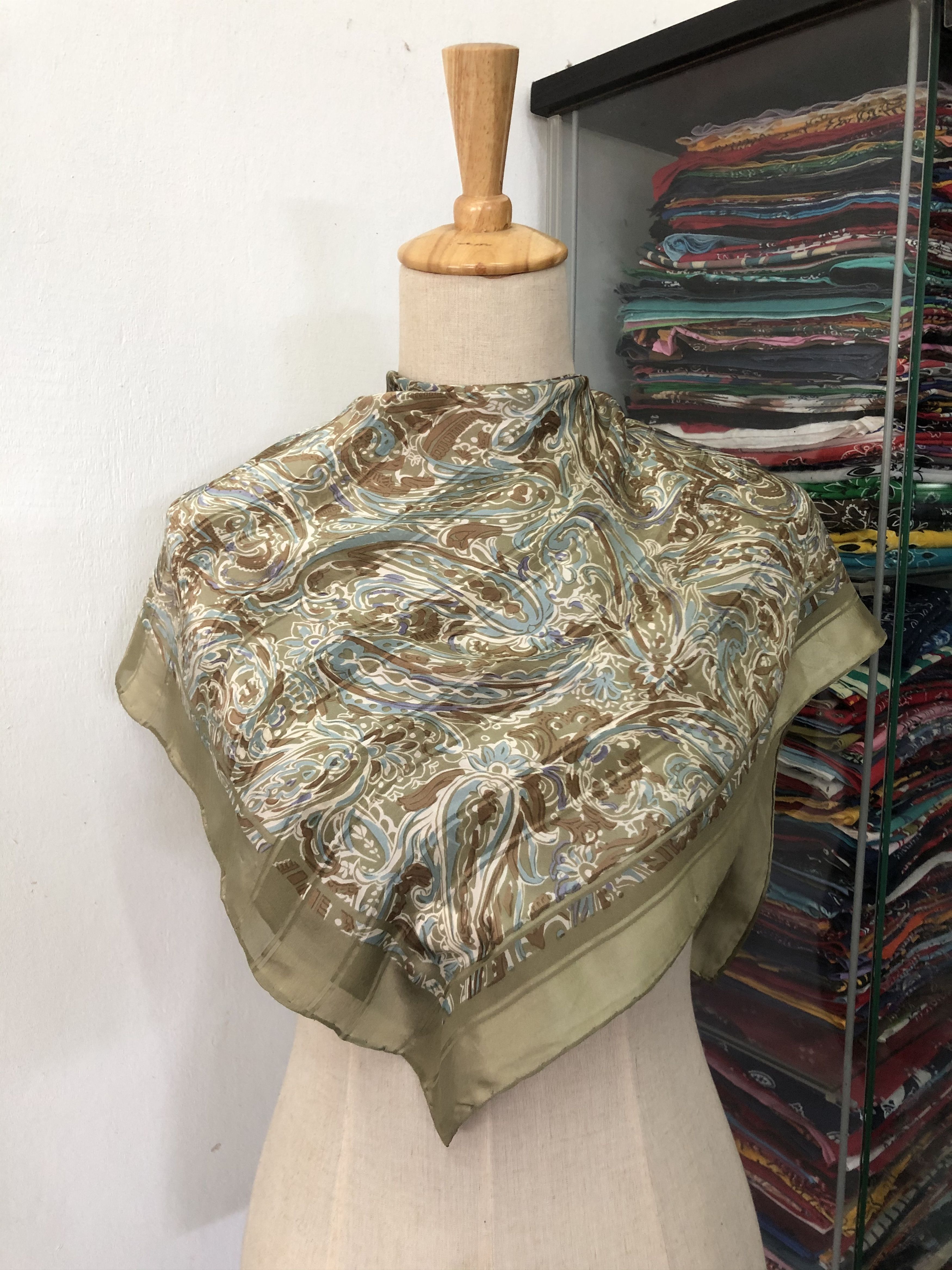 Vintage Vintage Silk Scarf Size ONE SIZE - 1 Thumbnail