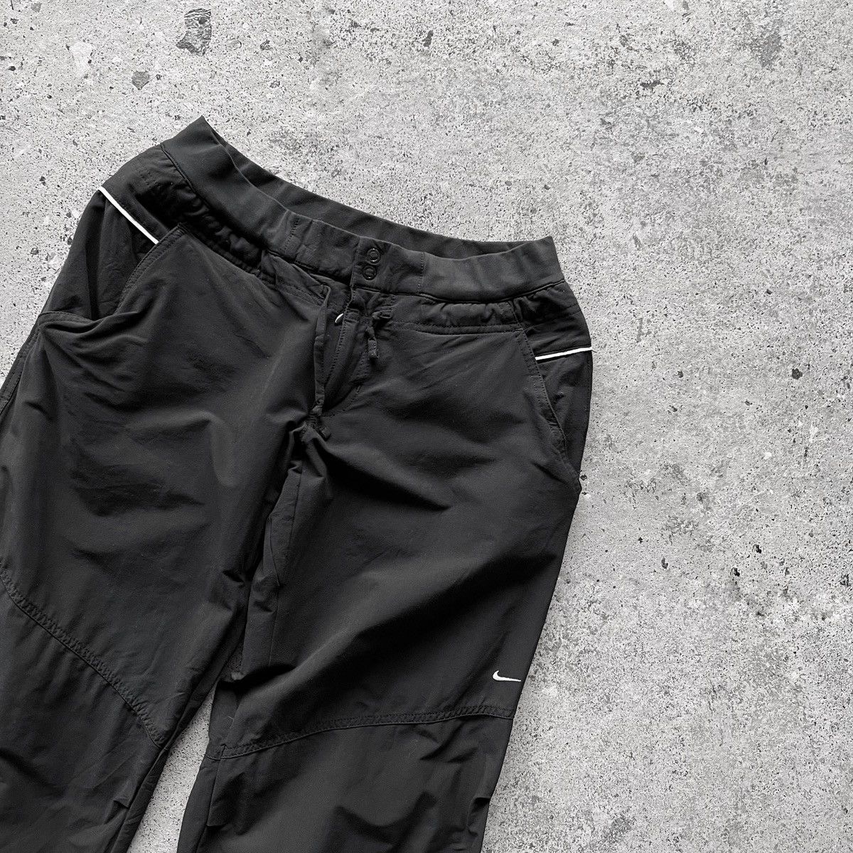 Nike × Vintage Nike Womens Black Vintage 00s Nylon Track Pants Y2K Swoosh Size 28" / US 6 / IT 42 - 5 Thumbnail