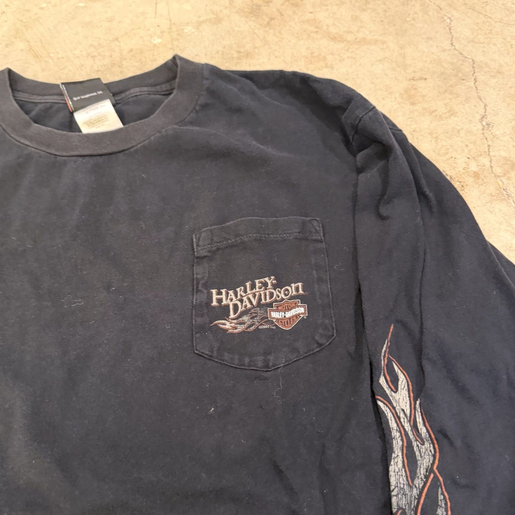Harley Davidson Harley-Davidson Long Sleeve T-Shirt Mens XL Flames Sleeve Hits Black Detroit MI Size US XL / EU 56 / 4 - 6 Thumbnail