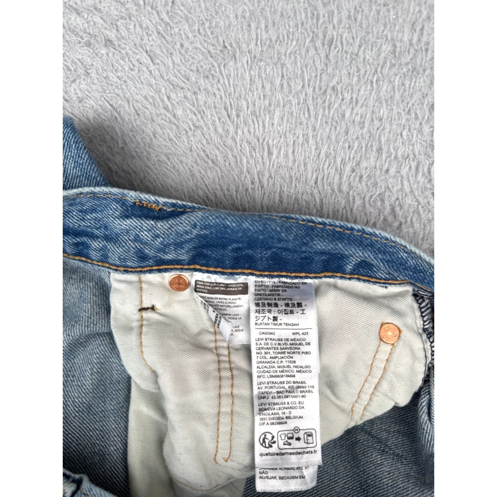 Levi's VINTAGE Levis Jeans 501 Button Fly Denim 32x32 Blue Mens Regular Straight Distressed 90s Retro 501 Series Size US 32 / EU 48 - 7 Thumbnail