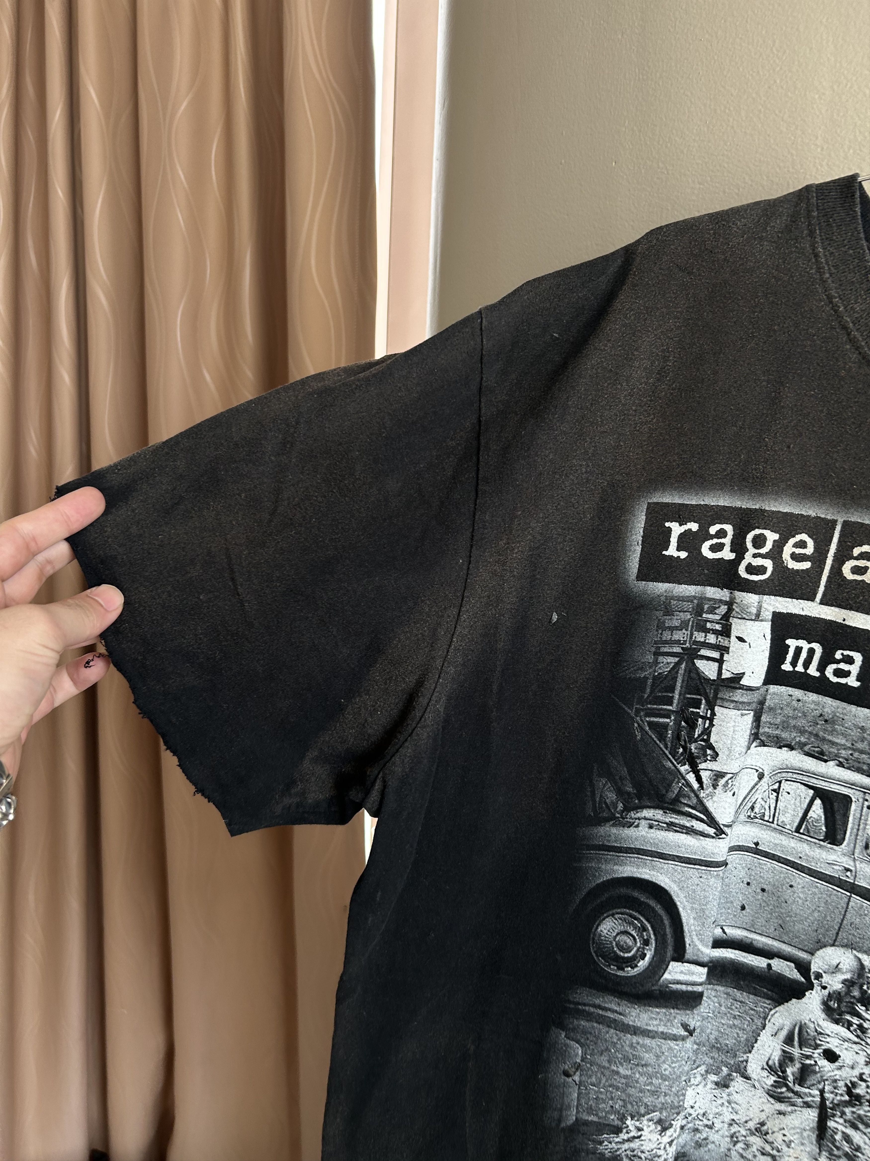 Band Tees 00s Thrashed Rage Against The Machine Vintage Fader Size US XL / EU 56 / 4 - 5 Thumbnail
