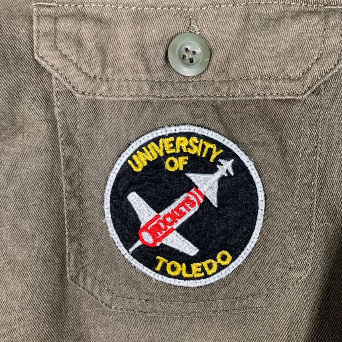 Vintage Patches US Army & University of Toledo Logo Shirt #0290-C13 Size US S / EU 44-46 / 1 - 17 Thumbnail