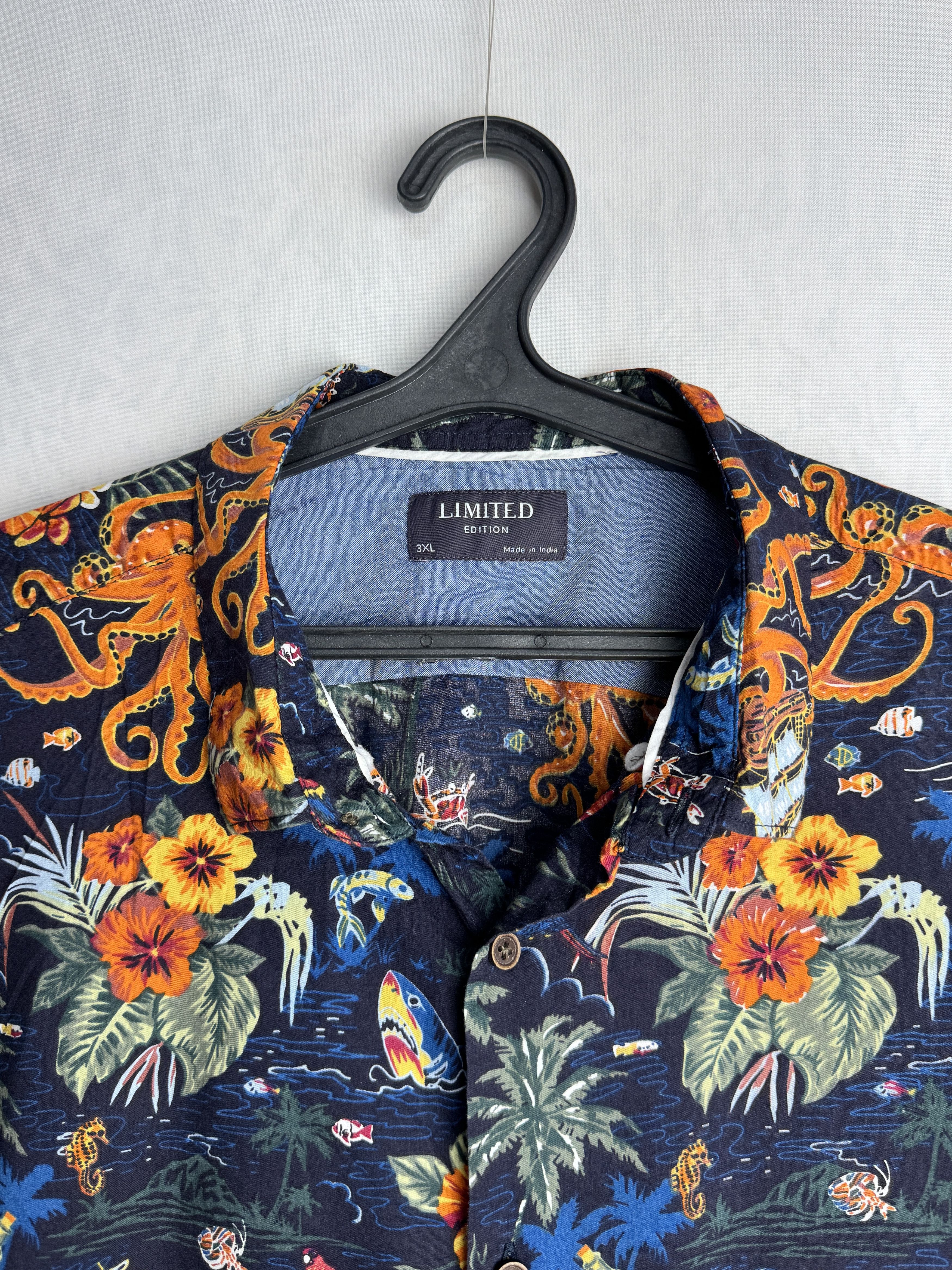 Other LIMITED EDITION men’s Hawaiian cotton button down shirt Size US XXL / EU 58 / 5 - 6 Thumbnail
