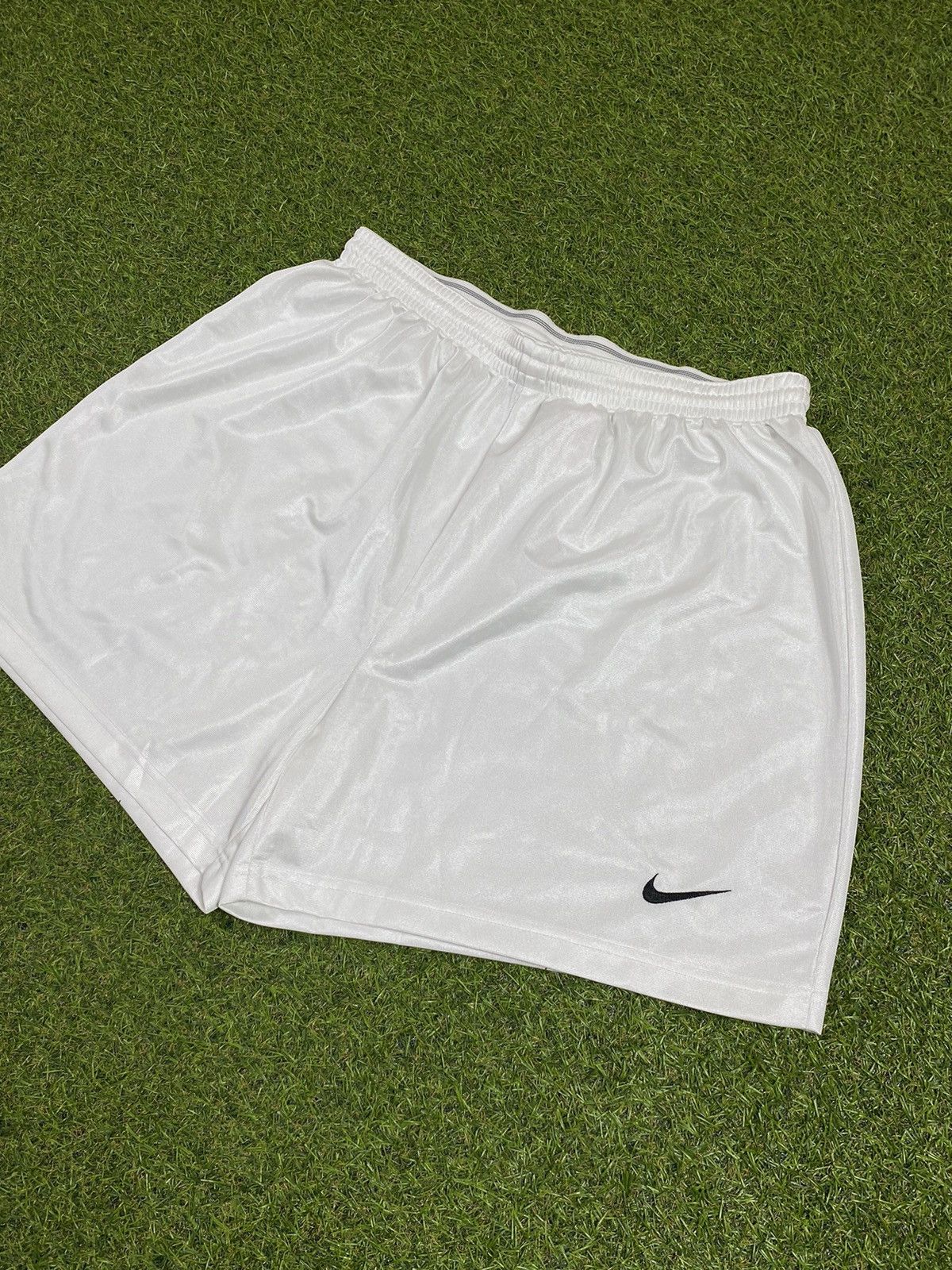 Nike Vintage 90s Nike shorts small swoosh streetwear size XL Size US 36 / EU 52 - 2 Thumbnail