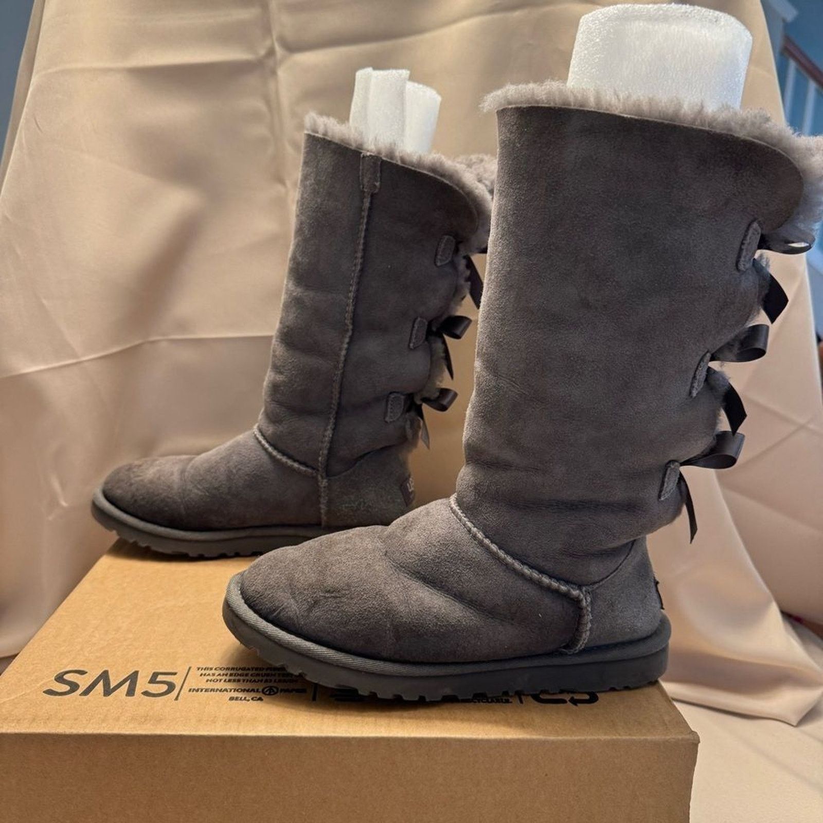 Ugg UGG Bailey Bow Tall II Gray Suede Sheepskin Fur Lined 5 Size US 5 / IT 35 - 7 Thumbnail