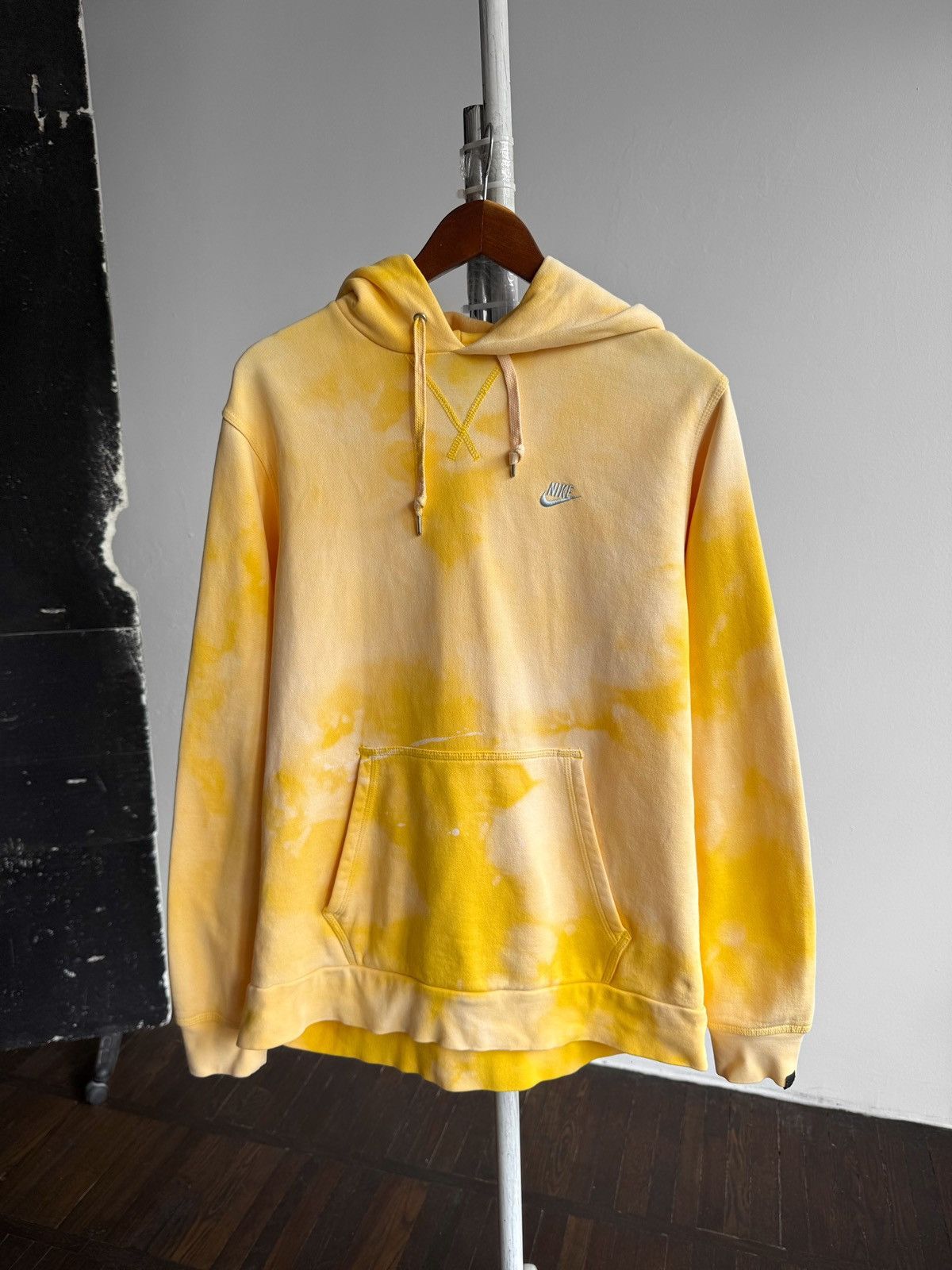 Nike Nike Sportswear Mens Yellow Tie-Dye Long Sleeve Hoodie Size US L / EU 52-54 / 3 - 1 Thumbnail