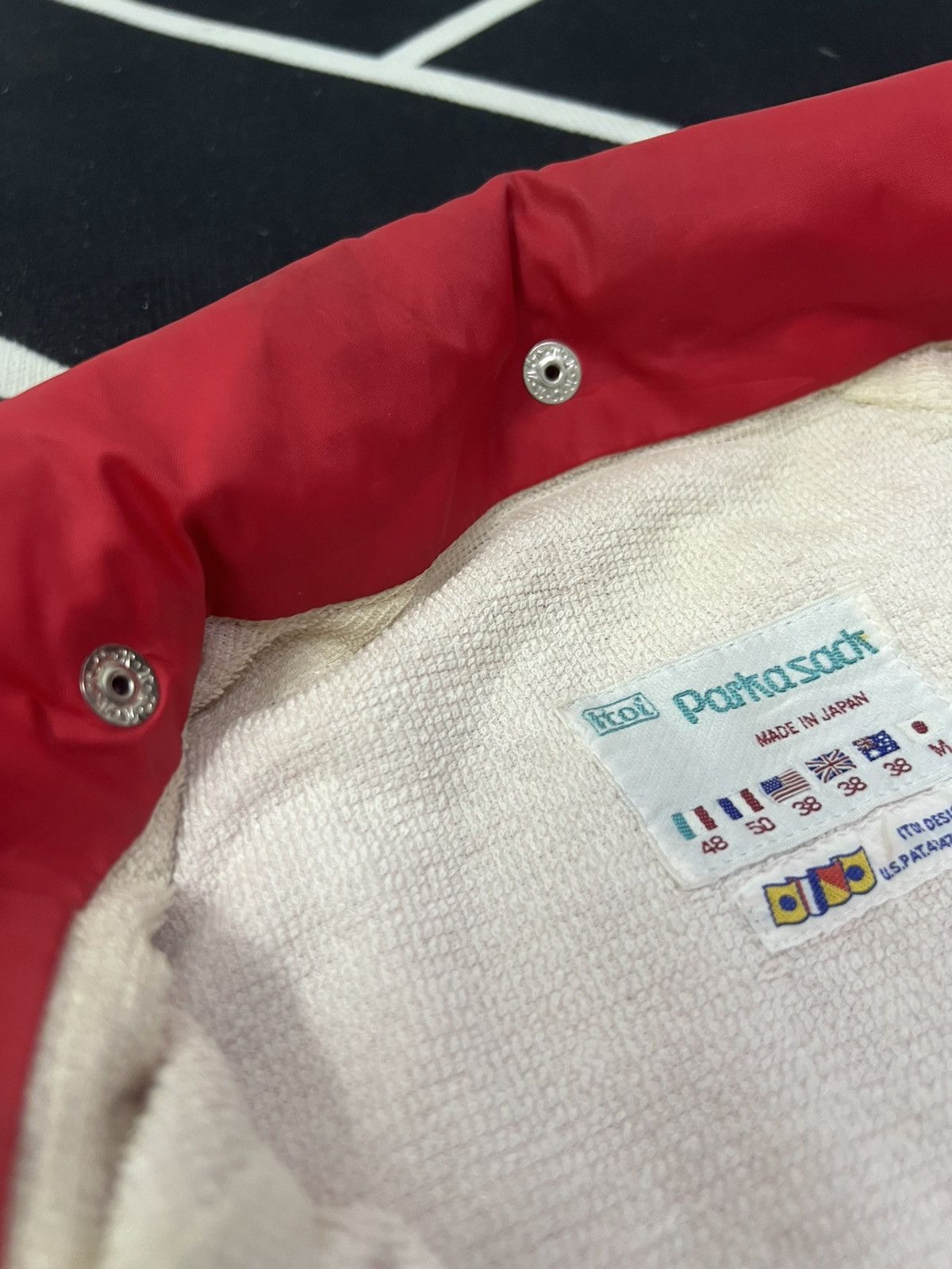 Japanese Brand Vintage Windbreaker cum bagpack Size US L / EU 52-54 / 3 - 6 Thumbnail