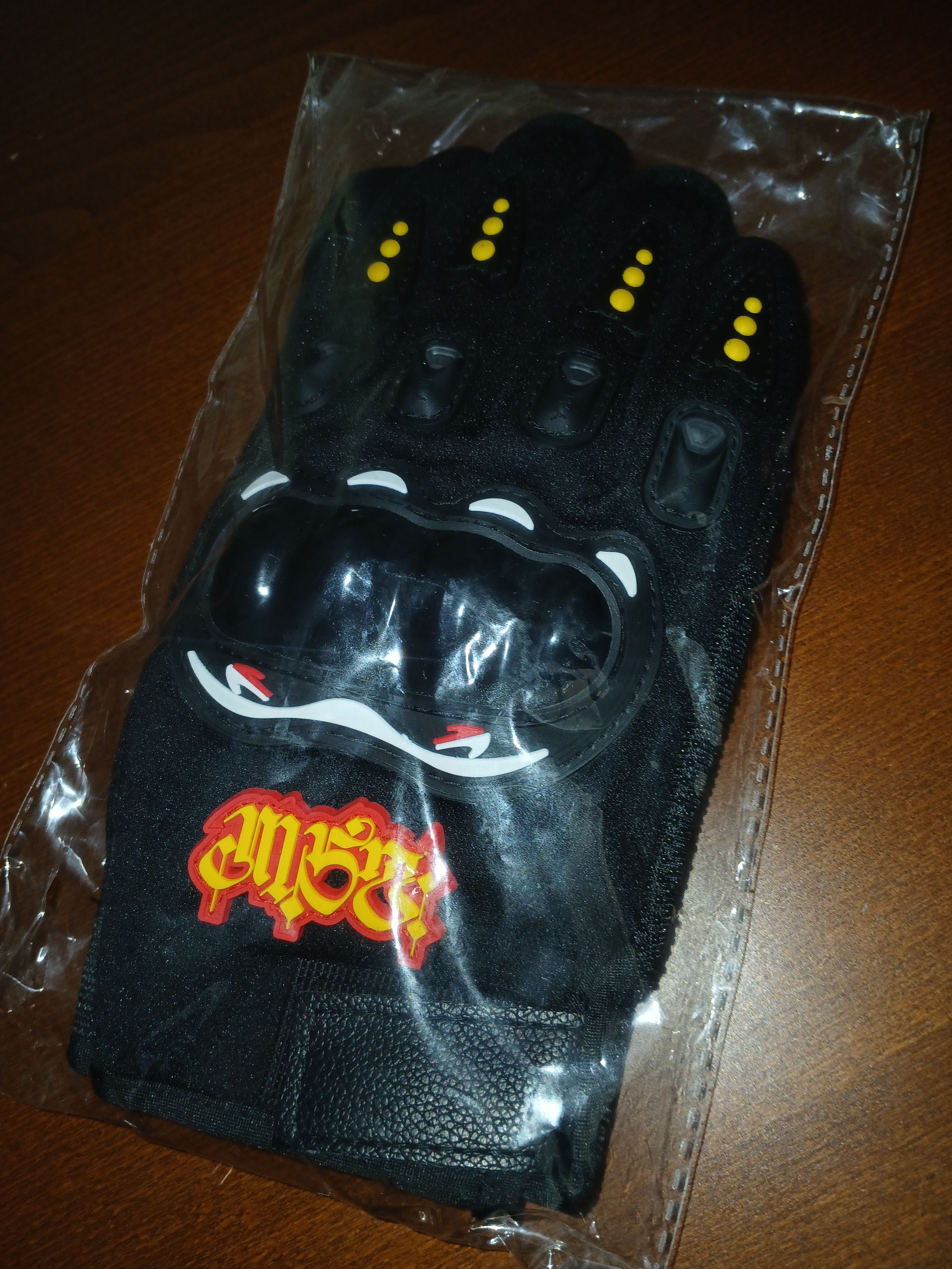 Missing Since Thursday MST Knock-out Gloves Size ONE SIZE - 3 Thumbnail