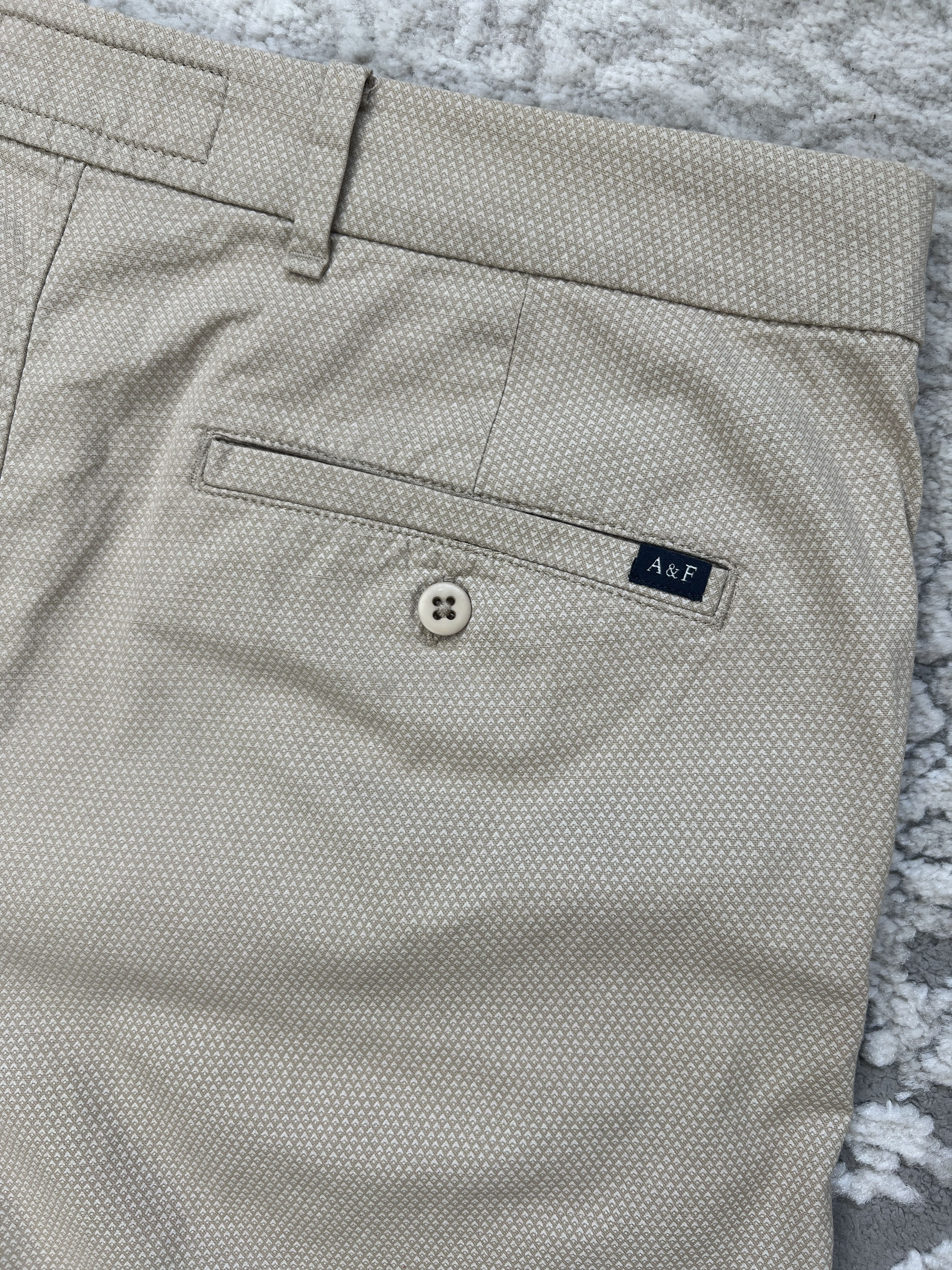 Abercrombie & Fitch Abercrombie & Fitch Beige Stretch Shorts – Size 34 Size US 34 / EU 50 - 13 Thumbnail