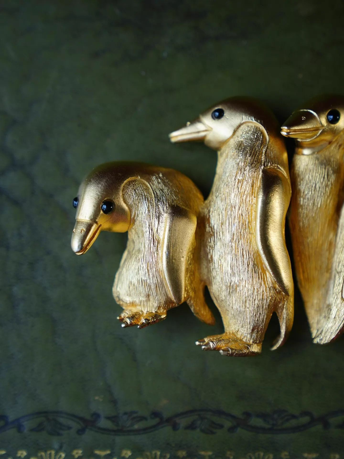 Other MB 1980s Vintage Penguin Relief Antique Belt Buckle Size ONE SIZE - 5 Thumbnail
