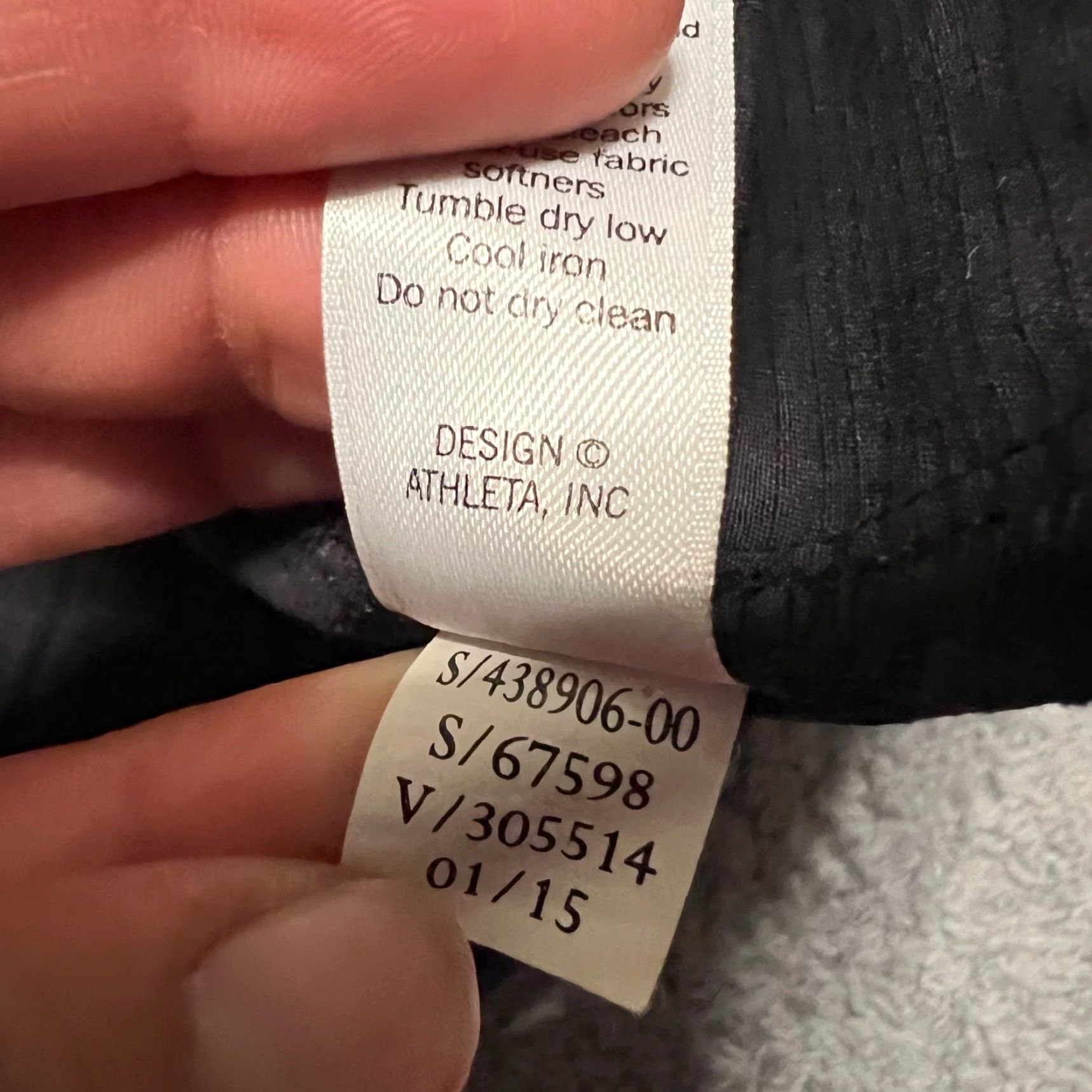 Athleta **Athleta Black Cropped 10 Jogger Pants** User: **Athleta 10 Black Cropped Jogger Pants** Size 32" / US 10 / IT 46 - 6 Thumbnail