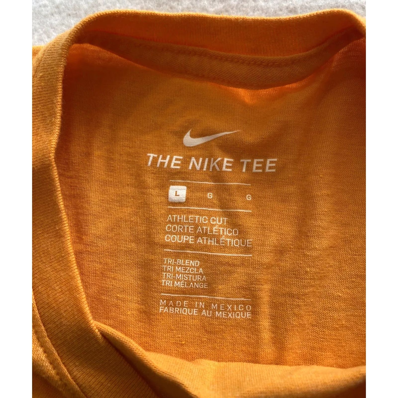 Nike NIKE T Shirt Mens Size L Long Sleeve 18-31 Orange Shirt Mens Long Sleeve Nike 18-31 Size US L / EU 52-54 / 3 - 3 Thumbnail