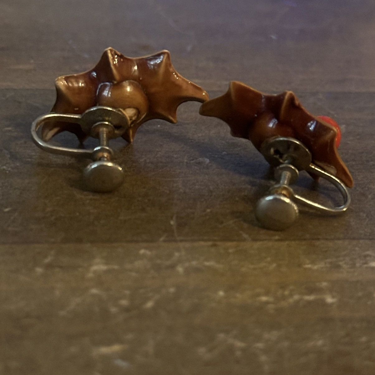 Vintage Celluloid Christmas Holly and berries screw back earrings Size ONE SIZE - 2 Thumbnail