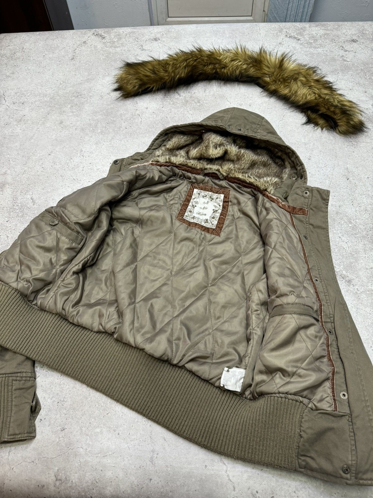 Japanese Brand Vintage Fur Hood Cropped Abercrombie Style Bomber Jacket Size US M / EU 48-50 / 2 - 9 Thumbnail