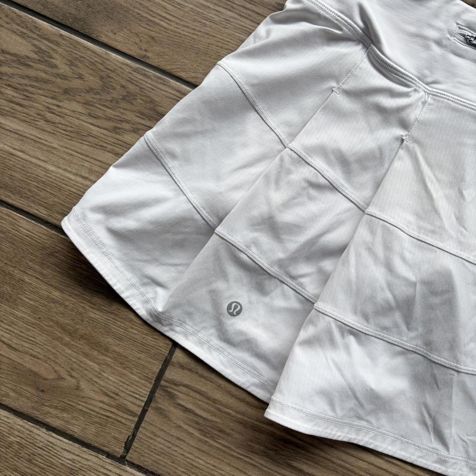 Lululemon Lululemon White Yoga Mini Skirt Size 27" / US 4 / IT 40 - 3 Thumbnail
