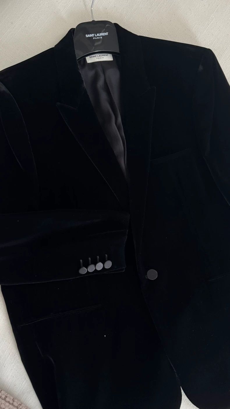 Saint Laurent Paris Saint Laurent Paris Black velvet one button suit jacket Size US L / EU 52-54 / 3 - 1 Thumbnail